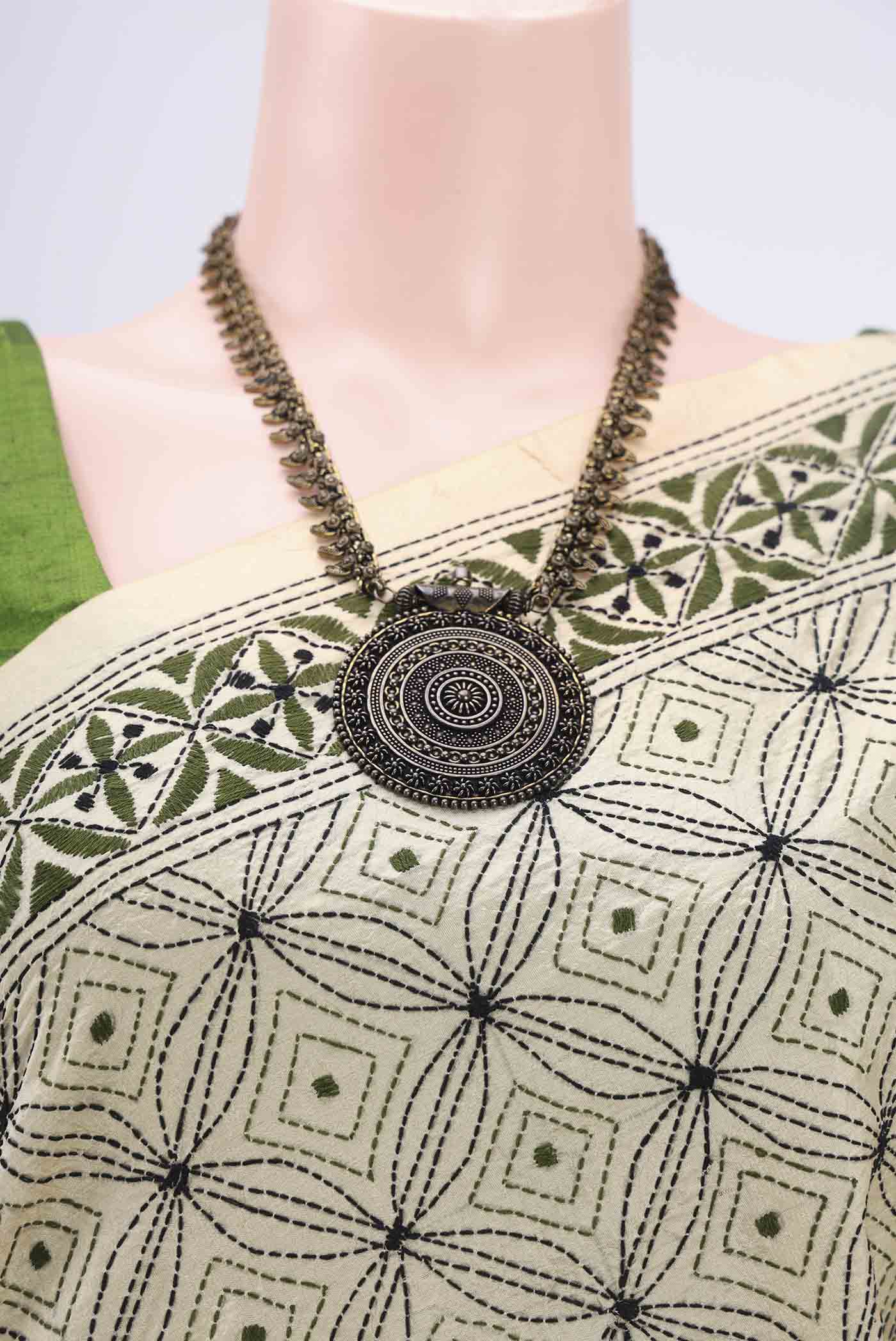 Border image of Cream Kantha Silk Saree with Kantha Work on the body and Thread Border. 