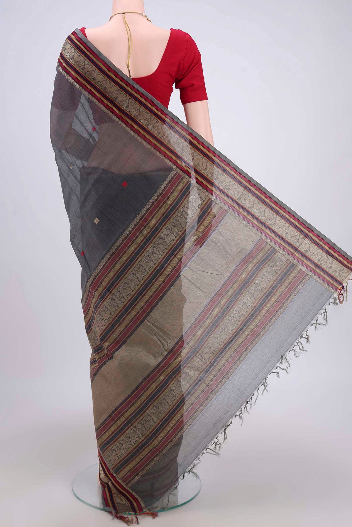 Flat view of Grey Kanchi Cotton Saree with Plain Body and Thread Border. 
