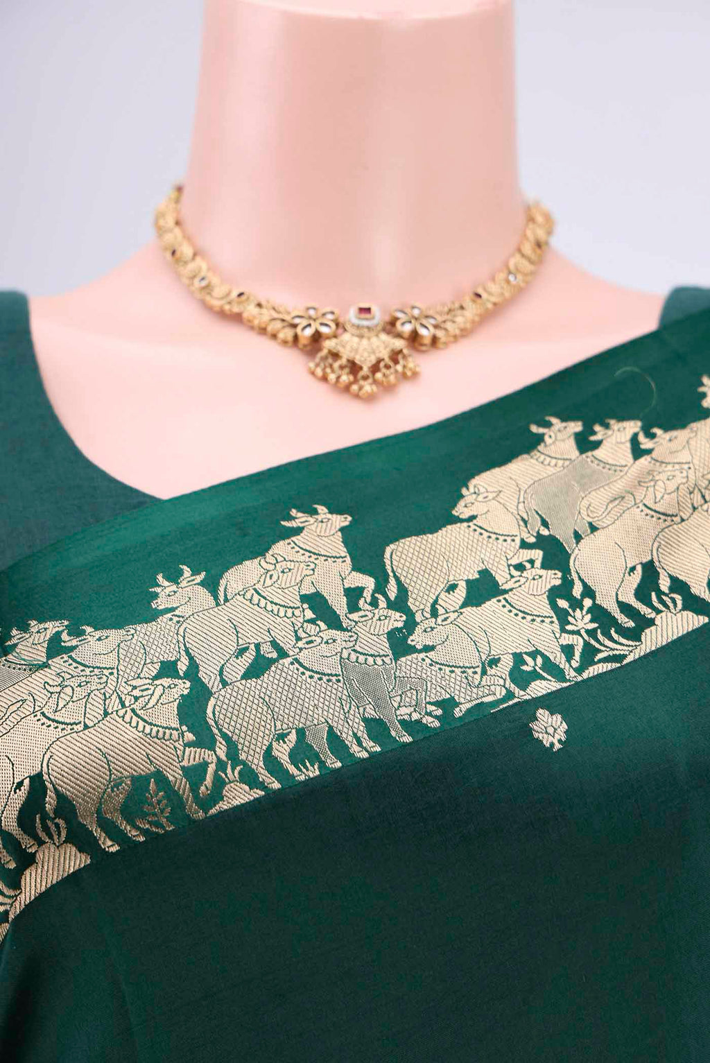 Border image of Bottle Green Banarasi Katan Silk Saree with Stripes on the body and Zari Border. 