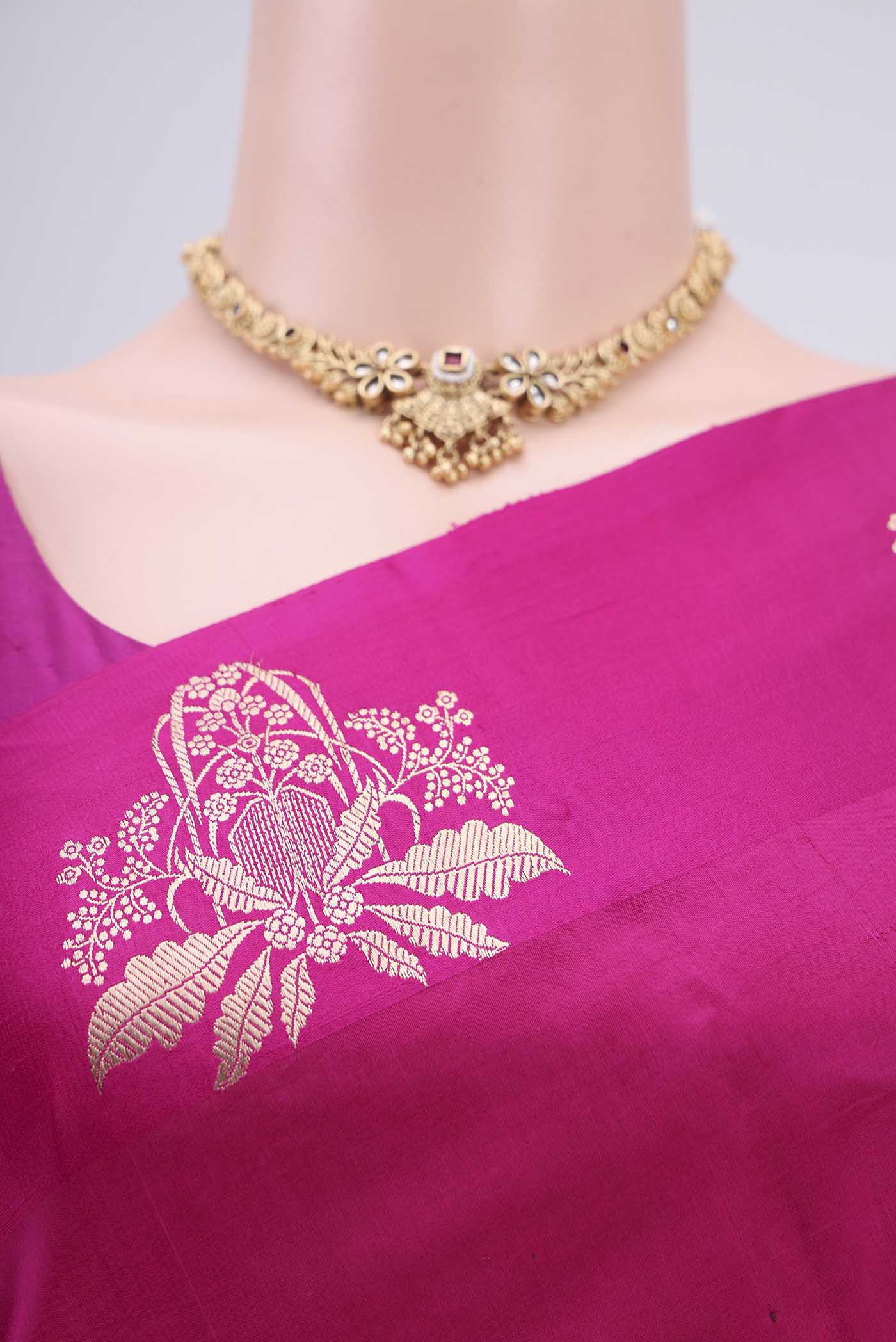 Border image of Rani Pink Banarasi Katan Silk Saree with Zari Butta on the body and Thin Zari Line. 
