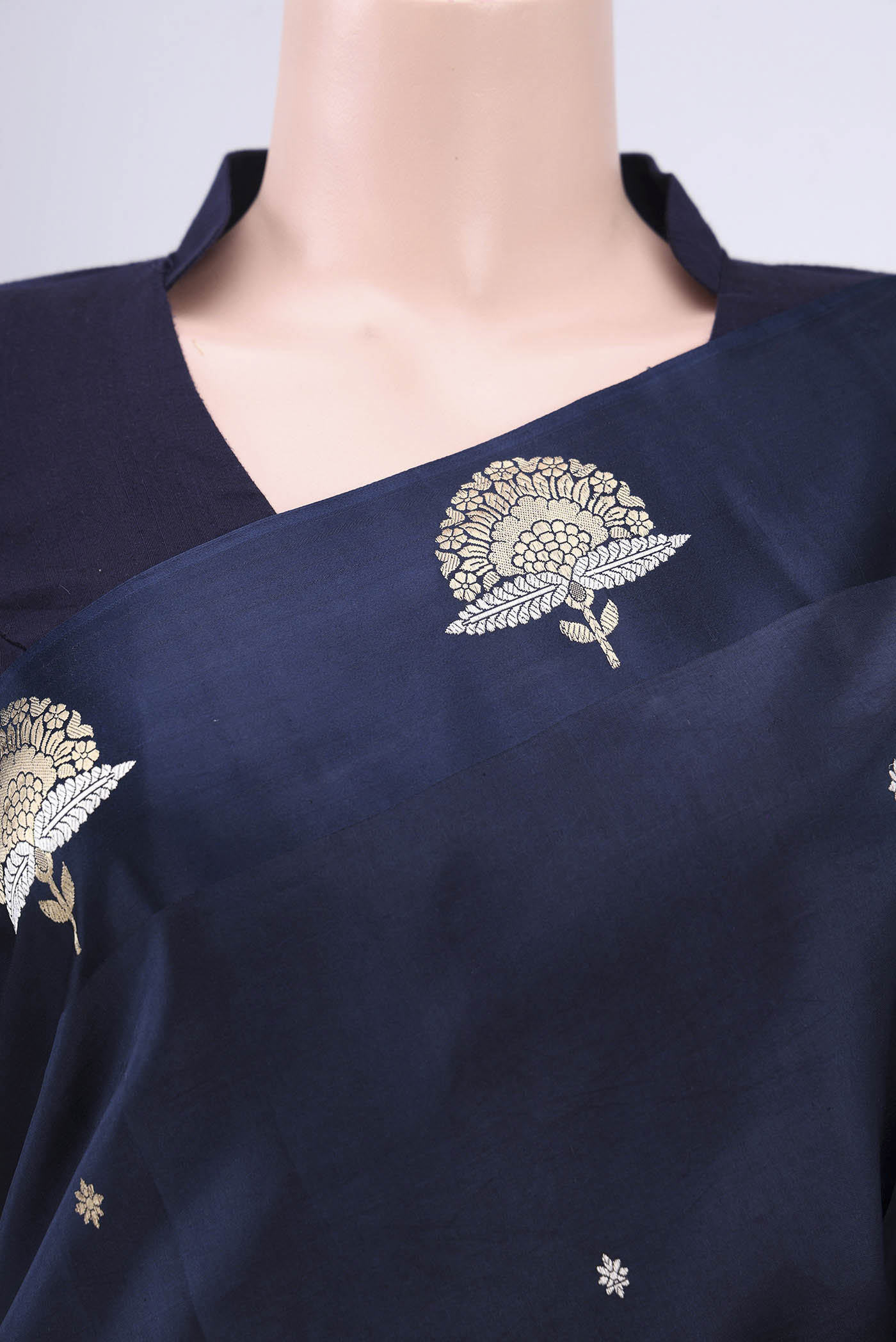 Border image of Navy Blue Banarasi Katan Silk Saree with Zari Butta on the body and Zari Border. 