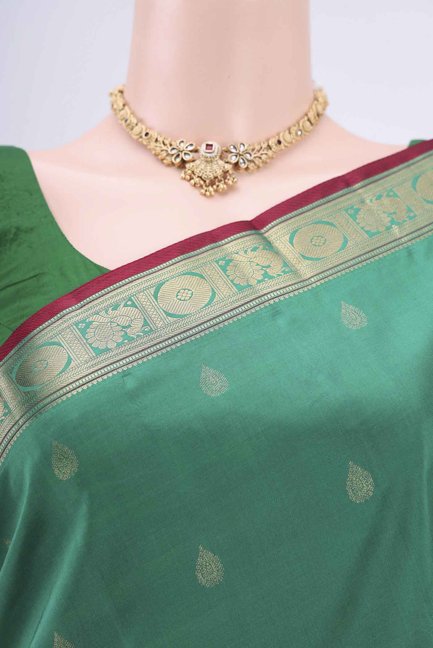 Border image of Green Dual Tone Kanchipuram Saree with Zari Butta on the body and Zari Border. 