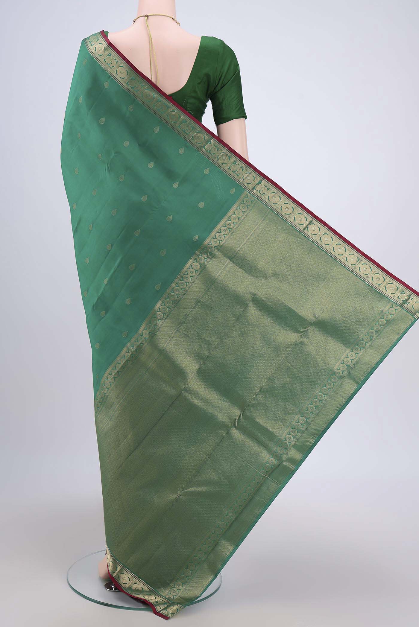 Flat view of Green Dual Tone Kanchipuram Saree with Zari Butta on the body and Zari Border. 