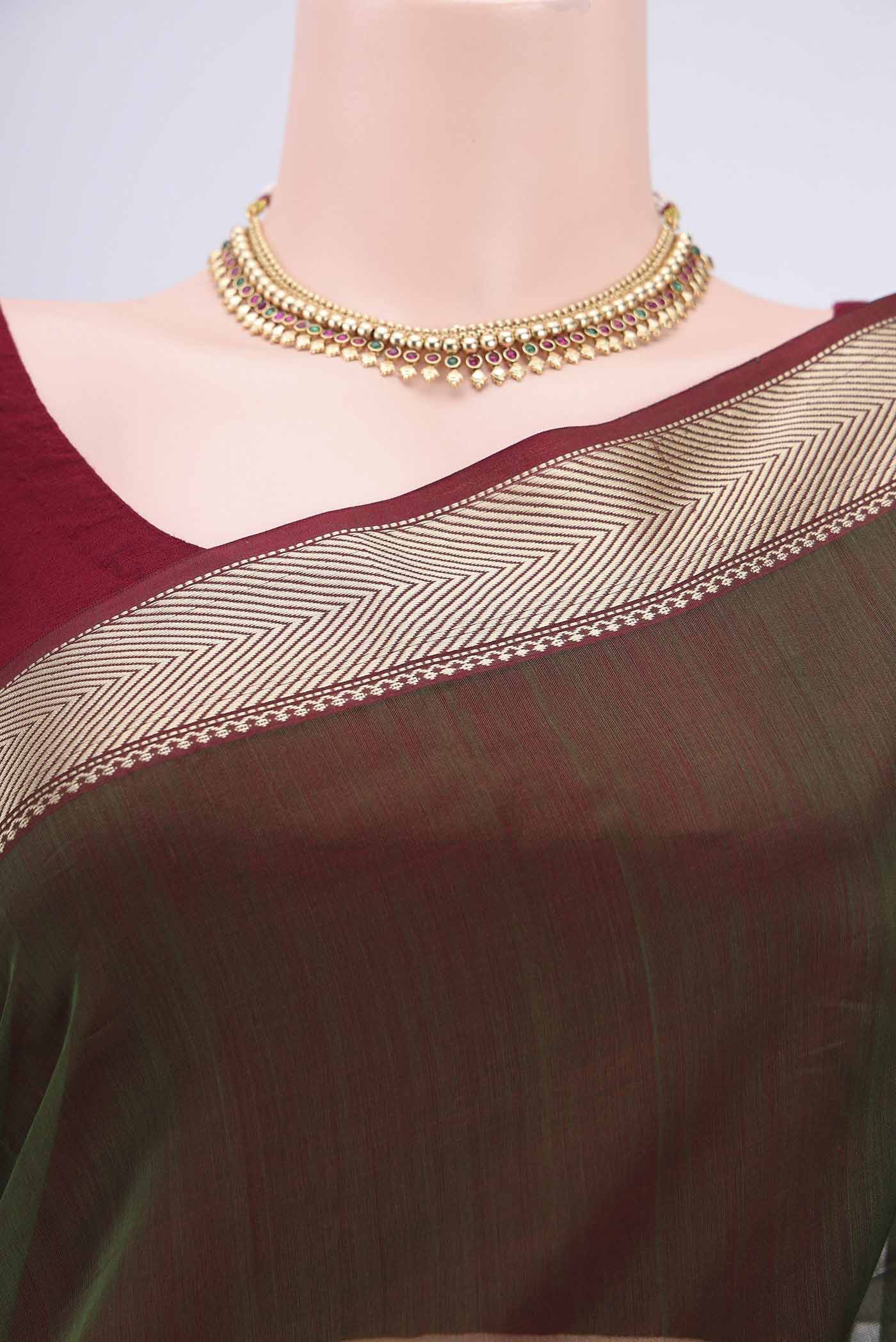 Border image of Green Maheshwari Silk Cotton Saree with Plain Body and Zari Border. 