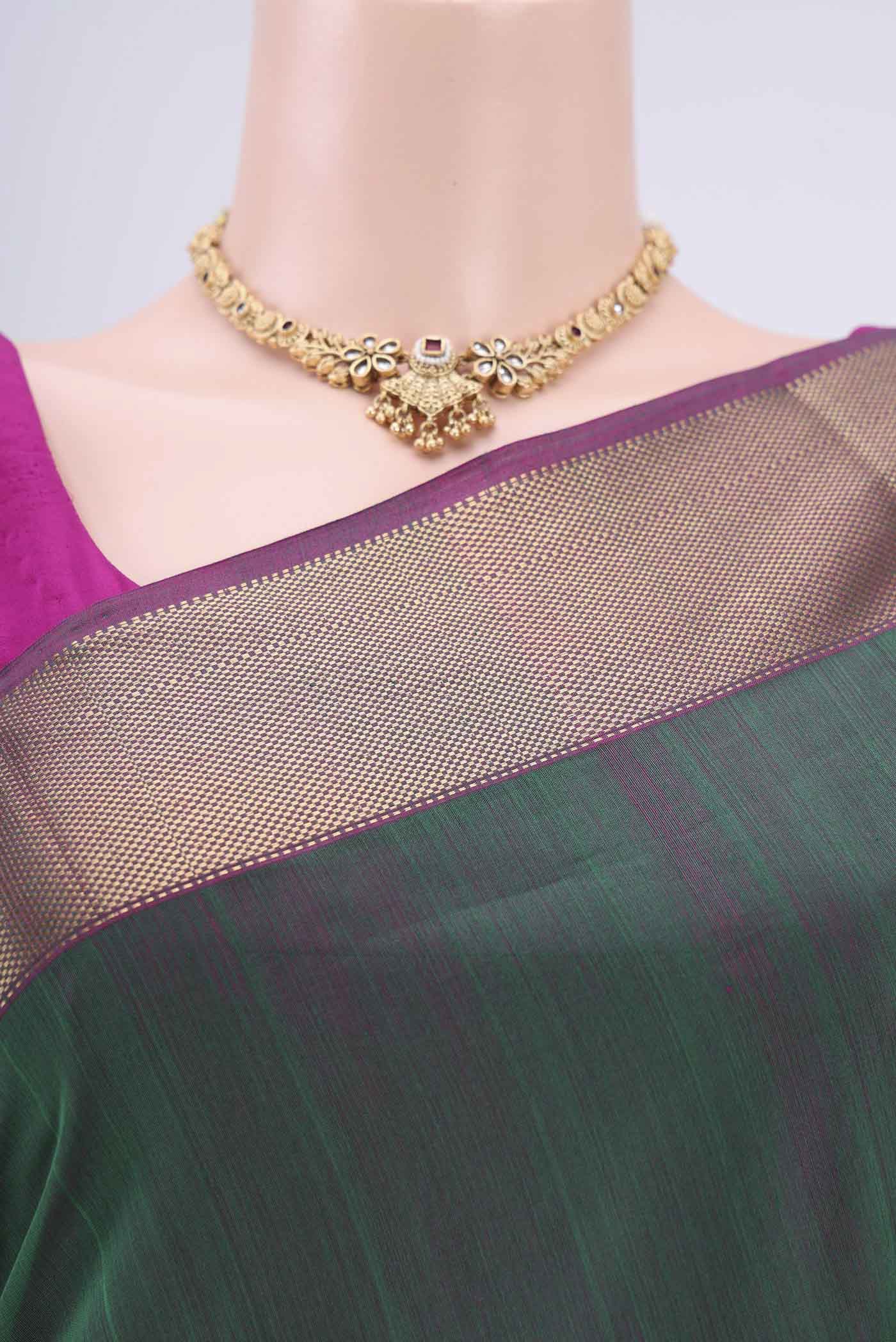 Border image of Bottle Green Maheshwari Silk Cotton Saree with Zari And Thread Butta on the body and Zari Border. 