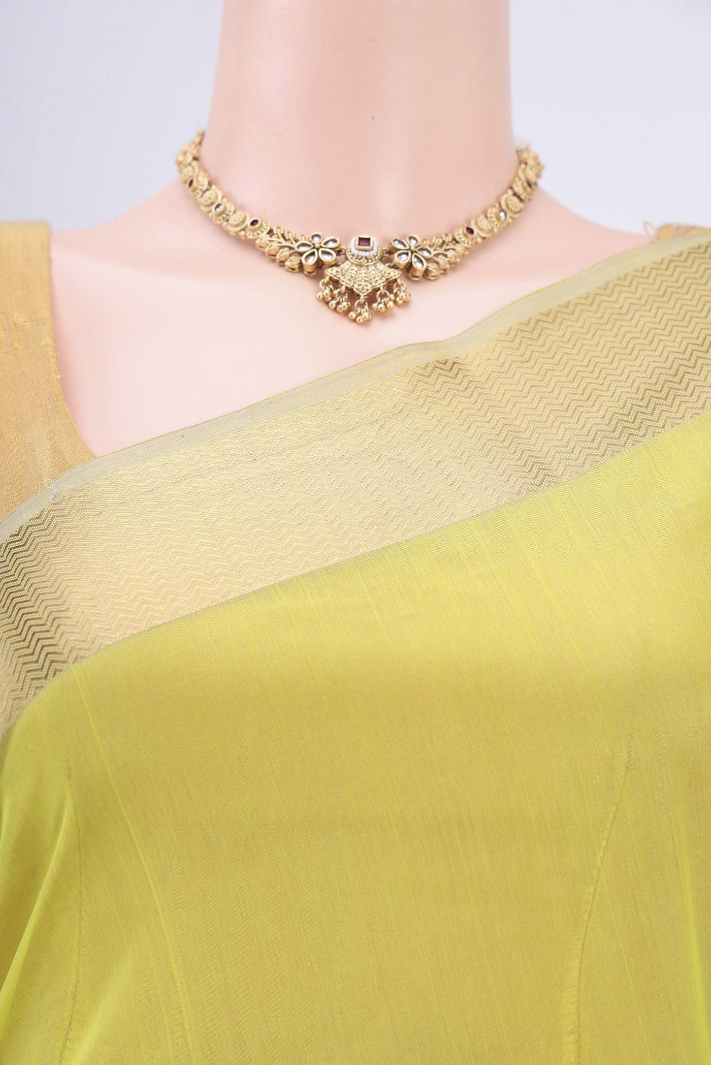 Border image of Parrot Green Maheshwari Silk Cotton Saree with Plain Body and Zari Border. 