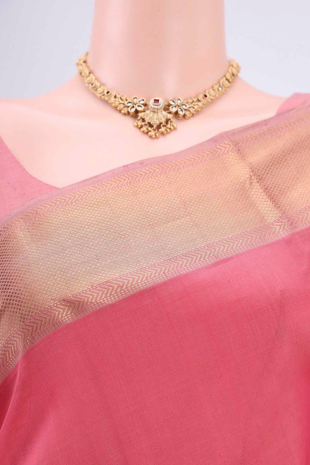 Border image of Peach Maheshwari Silk Cotton Saree with Plain Body and Zari Border. 