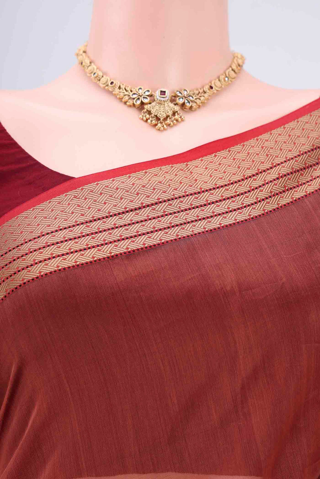 Border image of Brown Maheshwari Silk Cotton Saree with Plain Body and Zari Border. 