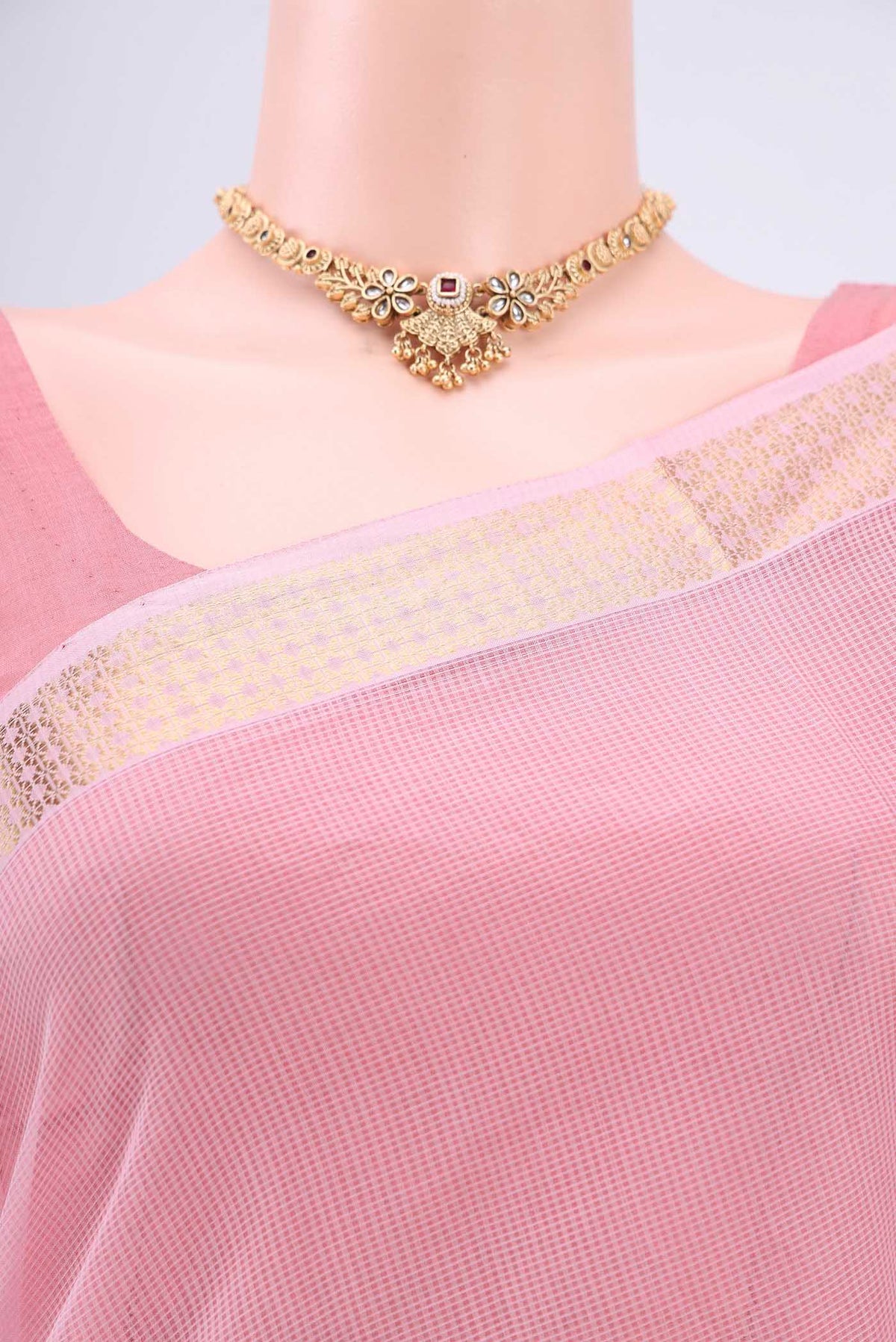 Border image of Pink Maheshwari Silk Cotton Saree with Plain Body and Zari Border. 