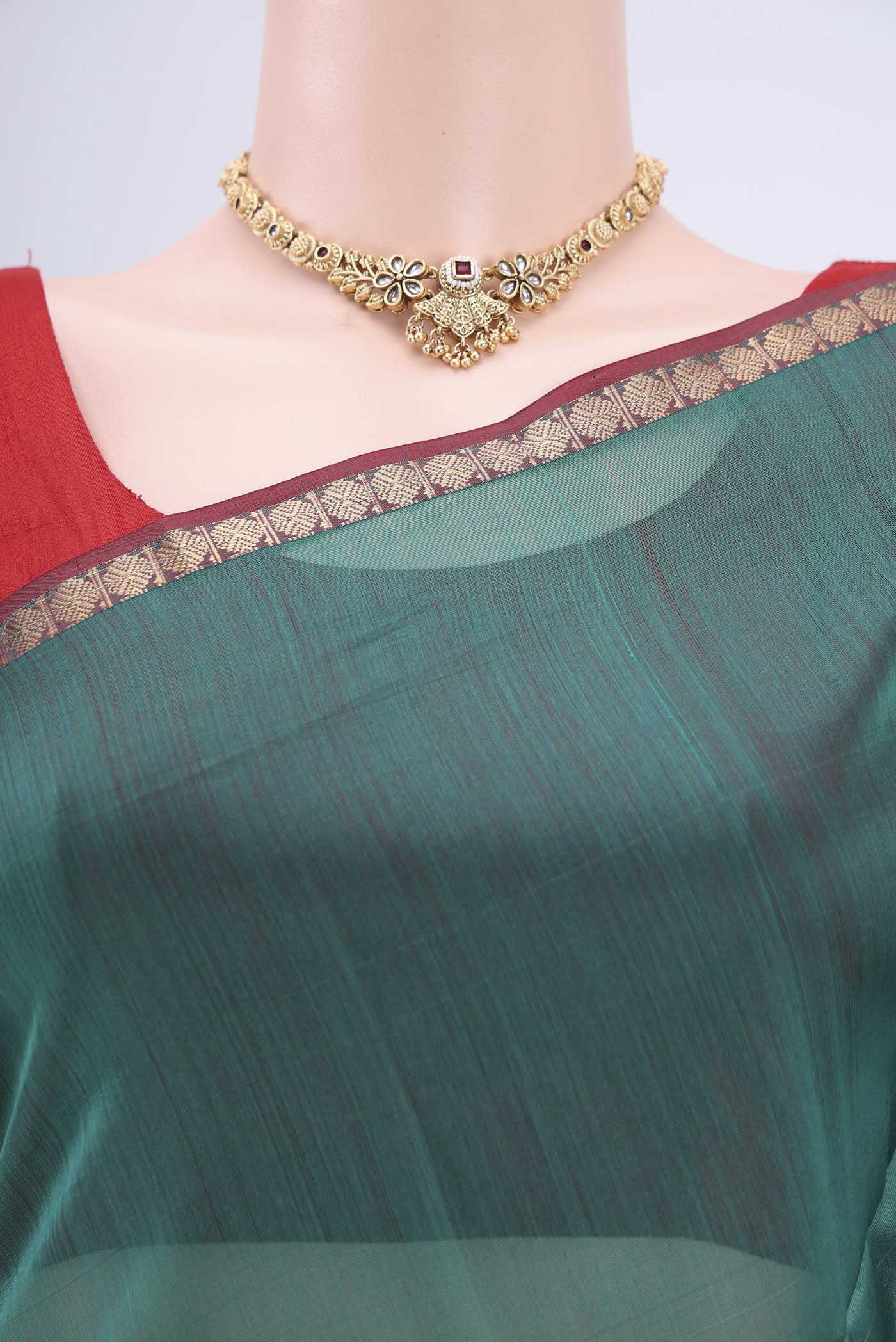 Border image of Sea Green Maheshwari Silk Cotton Saree with Zari And Thread Butta on the body and Zari Border. 