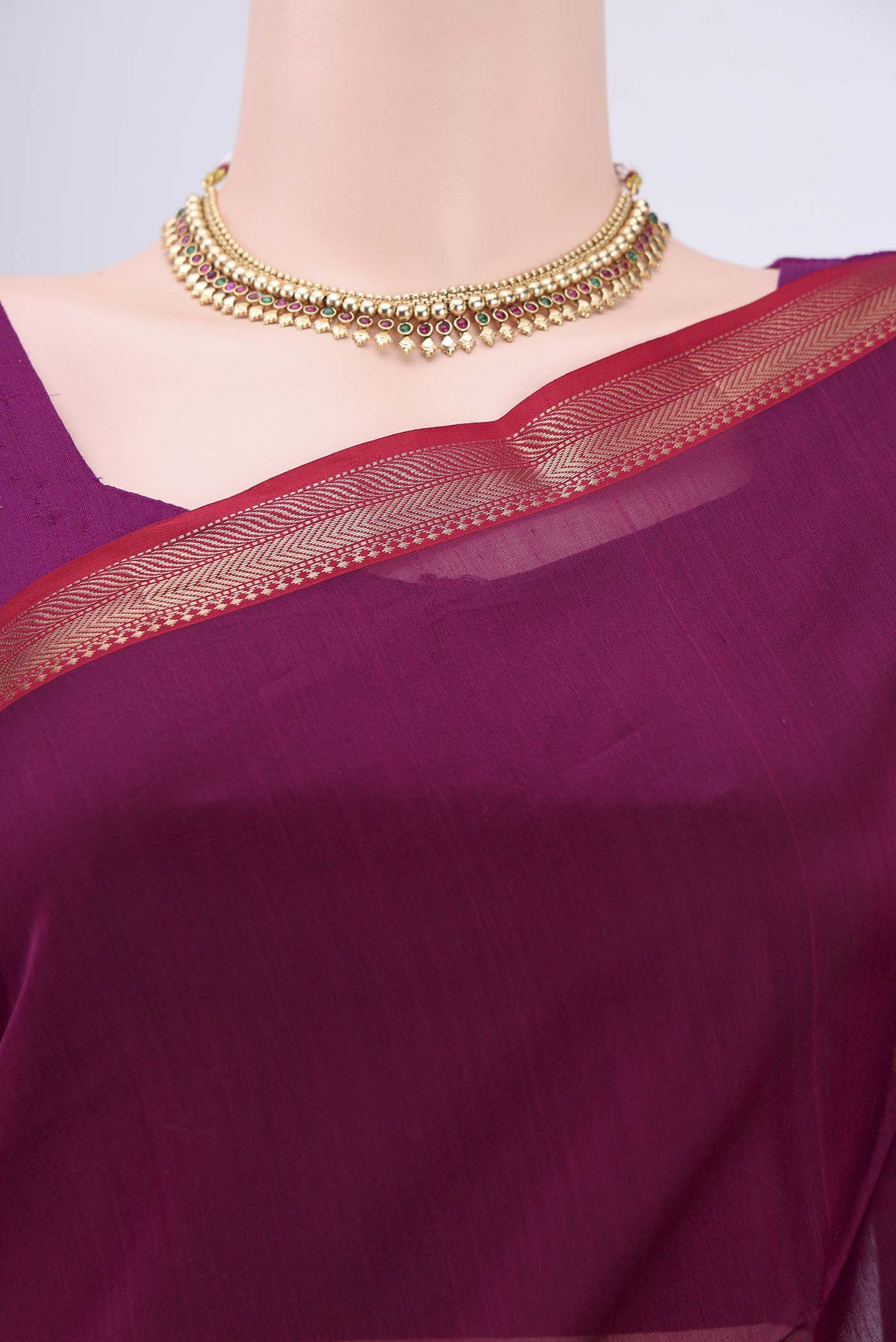 Border image of Magenta Maheshwari Silk Cotton Saree with Plain Body and Zari Border. 