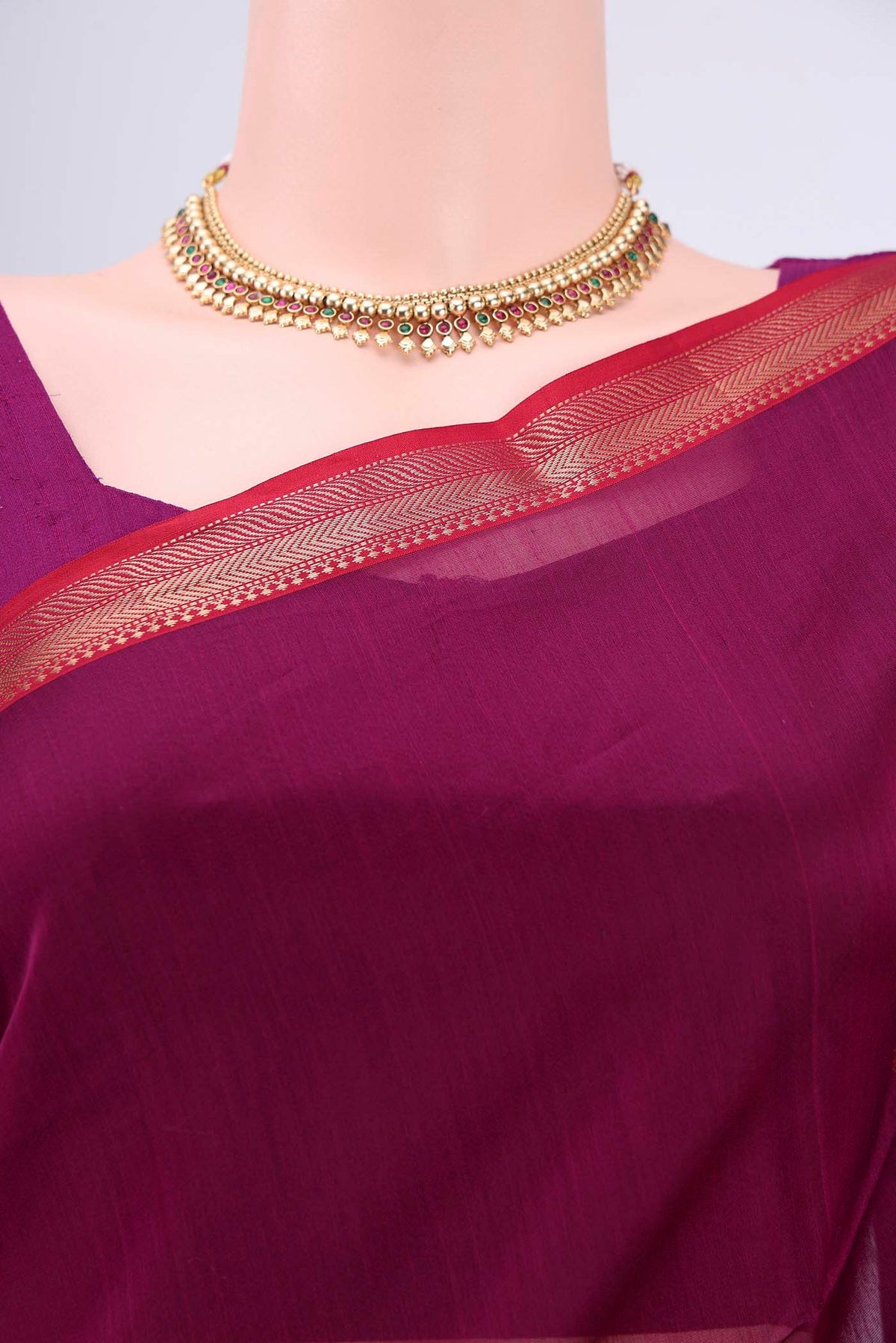 Border image of Magenta Maheshwari Silk Cotton Saree with Plain Body and Zari Border. 