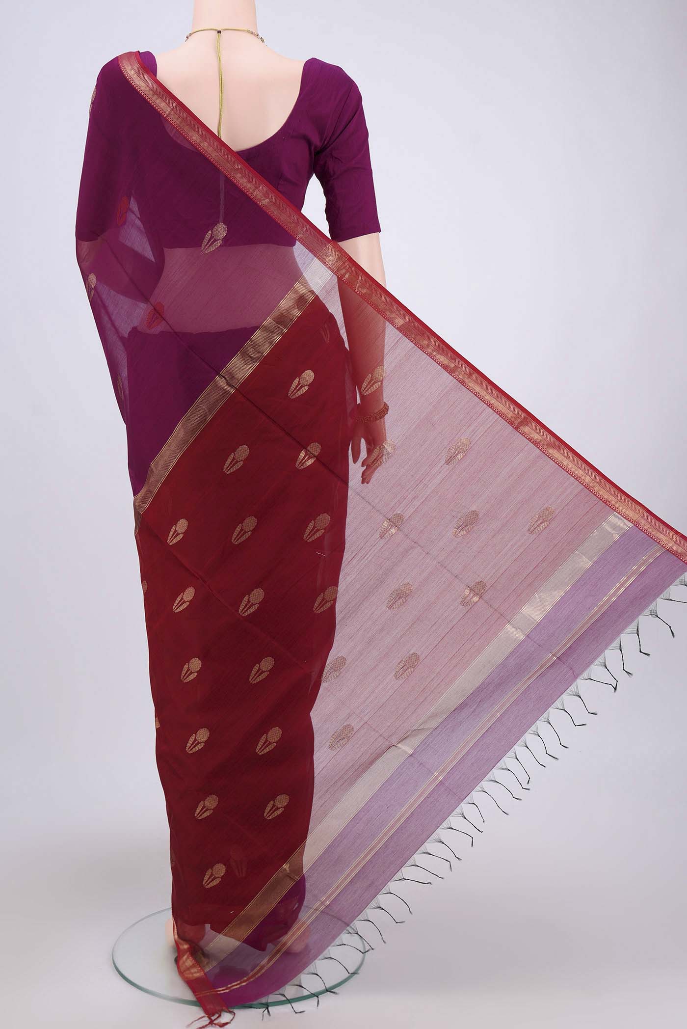 Flat view of Magenta Maheshwari Silk Cotton Saree with Plain Body and Zari Border. 