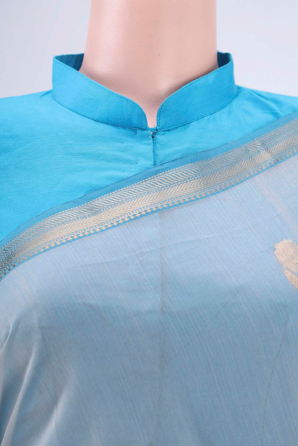 Border image of Grey Maheshwari Silk Cotton Saree with Stripes on the body and Zari Border. 