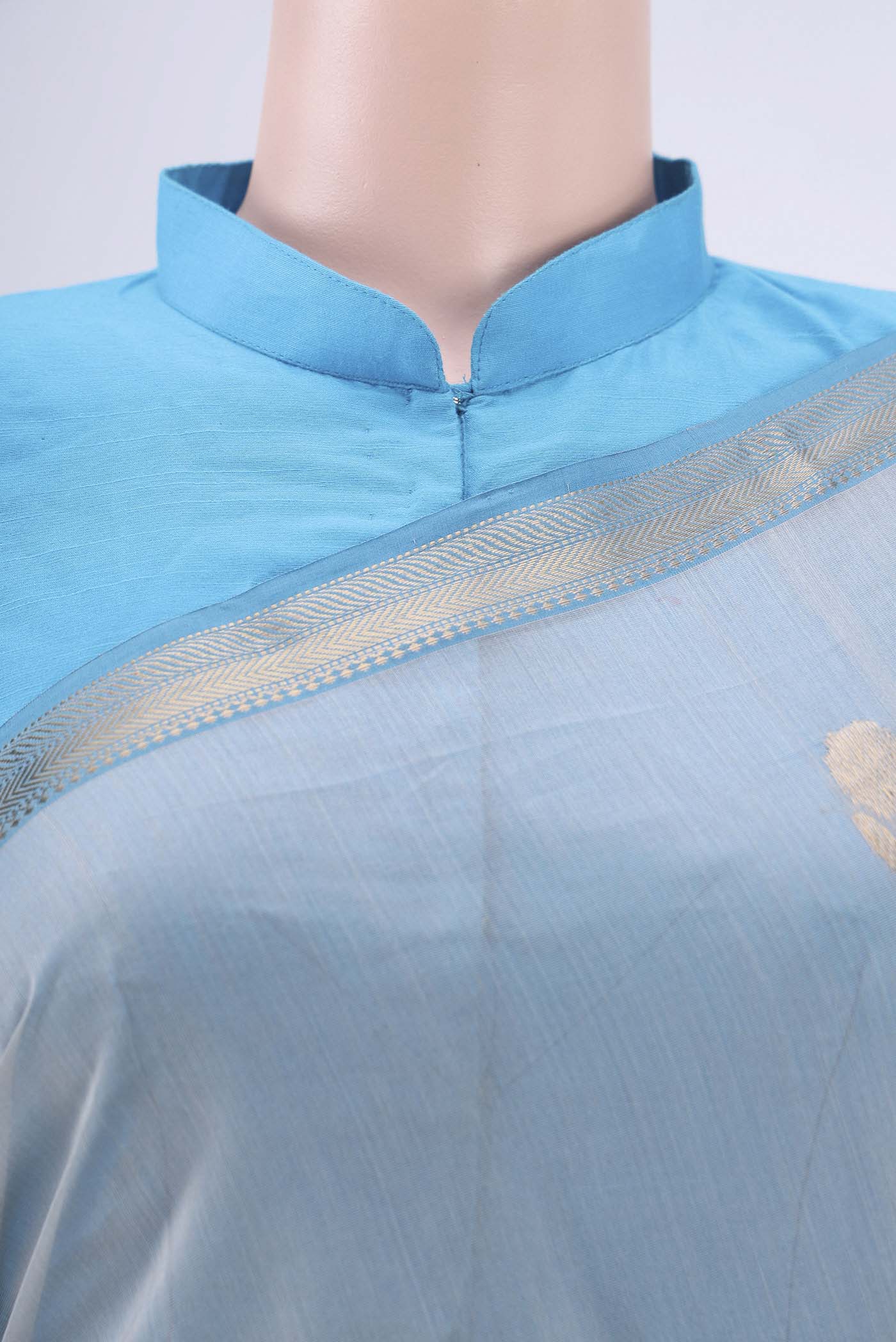 Border image of Grey Maheshwari Silk Cotton Saree with Stripes on the body and Zari Border. 