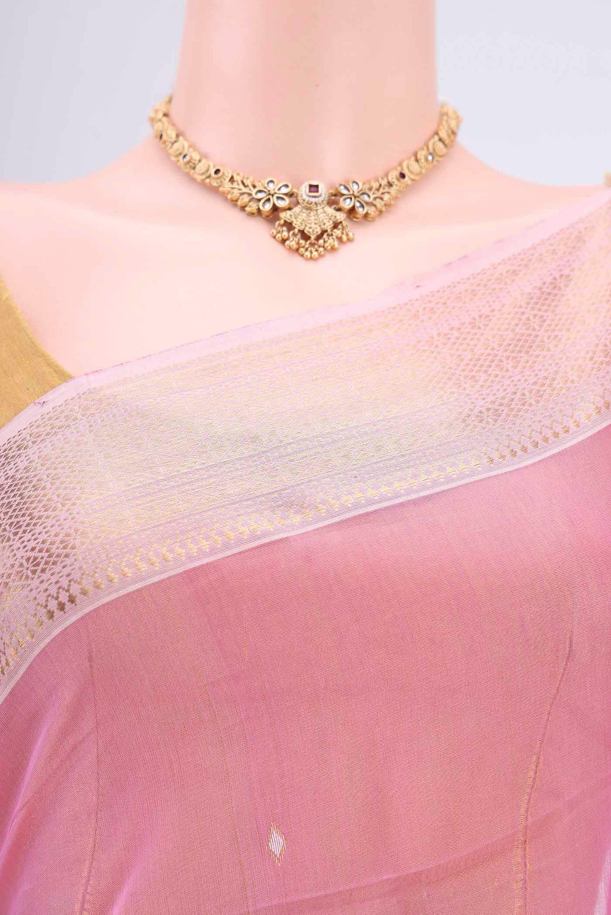 Border image of Pink Maheshwari Silk Cotton Saree with Plain Body and Zari Border. 