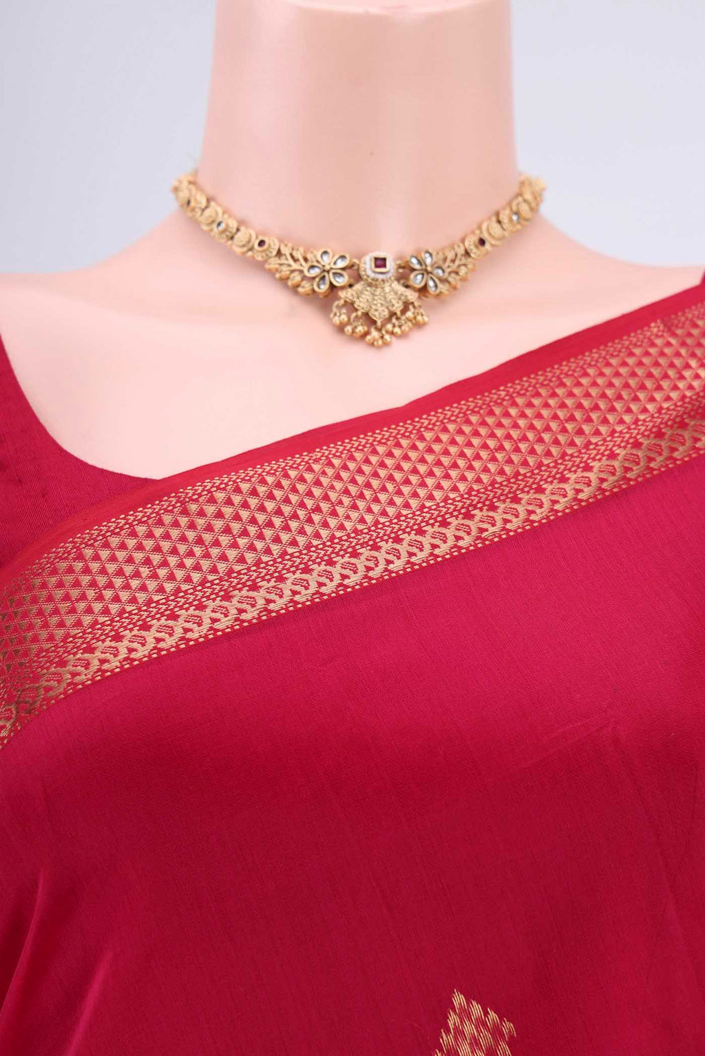 Border image of Pink Maheshwari Silk Cotton Saree with Stripes on the body and Zari Border. 