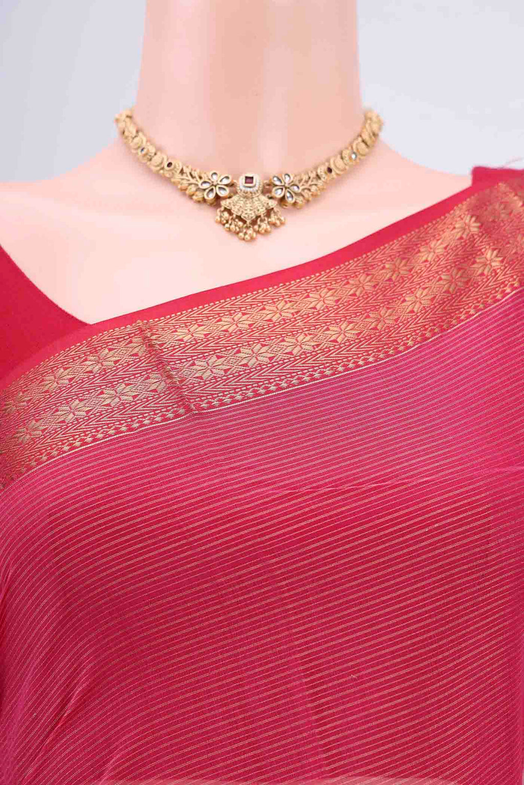 Border image of Dark Pink Maheshwari Silk Cotton Saree with Stripes on the body and Zari Border. 