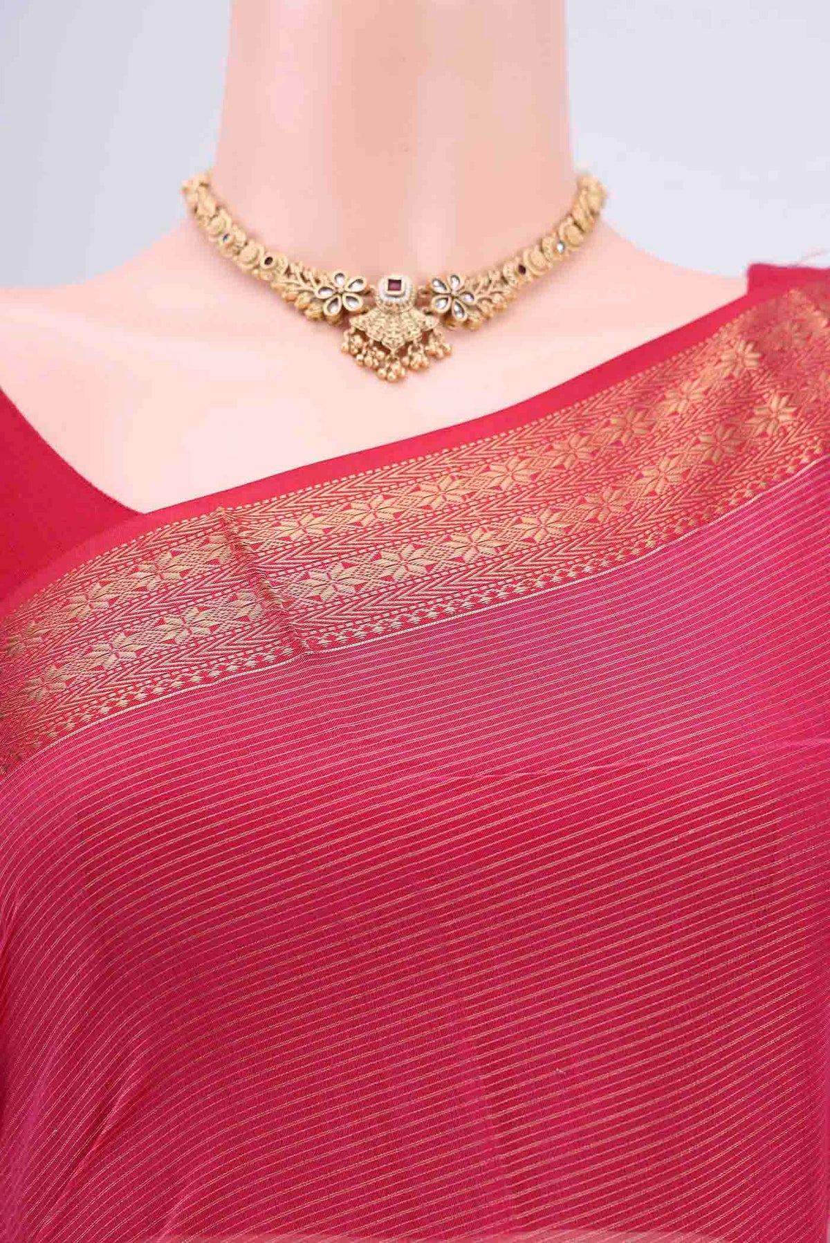 Border image of Dark Pink Maheshwari Silk Cotton Saree with Stripes on the body and Zari Border. 