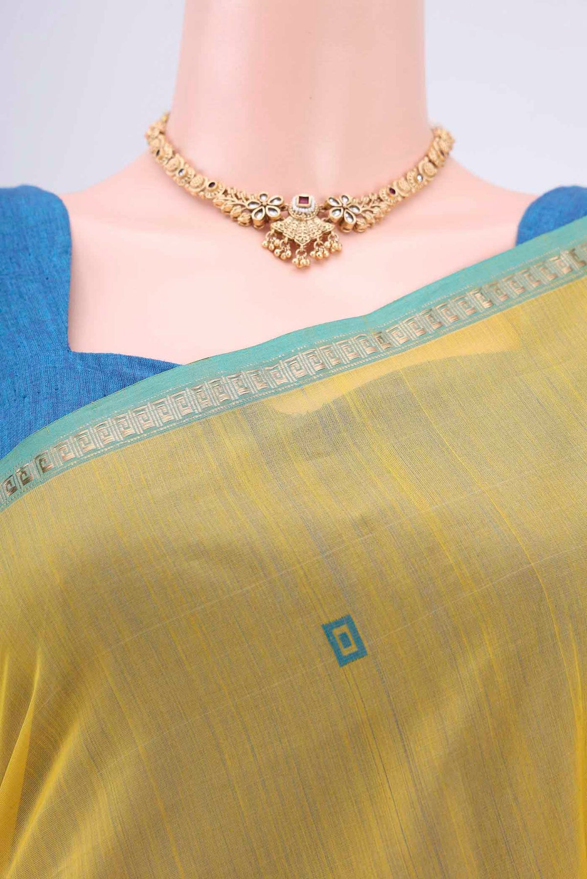 Border image of Lemon Yellow Maheshwari Silk Cotton Saree with Zari And Thread Butta on the body and Zari Border. 