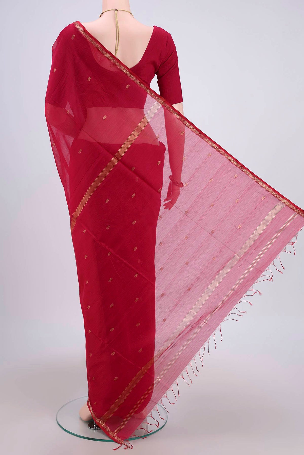Flat view of Rani Pink Maheshwari Silk Cotton Saree with Plain Body and Zari Border. 