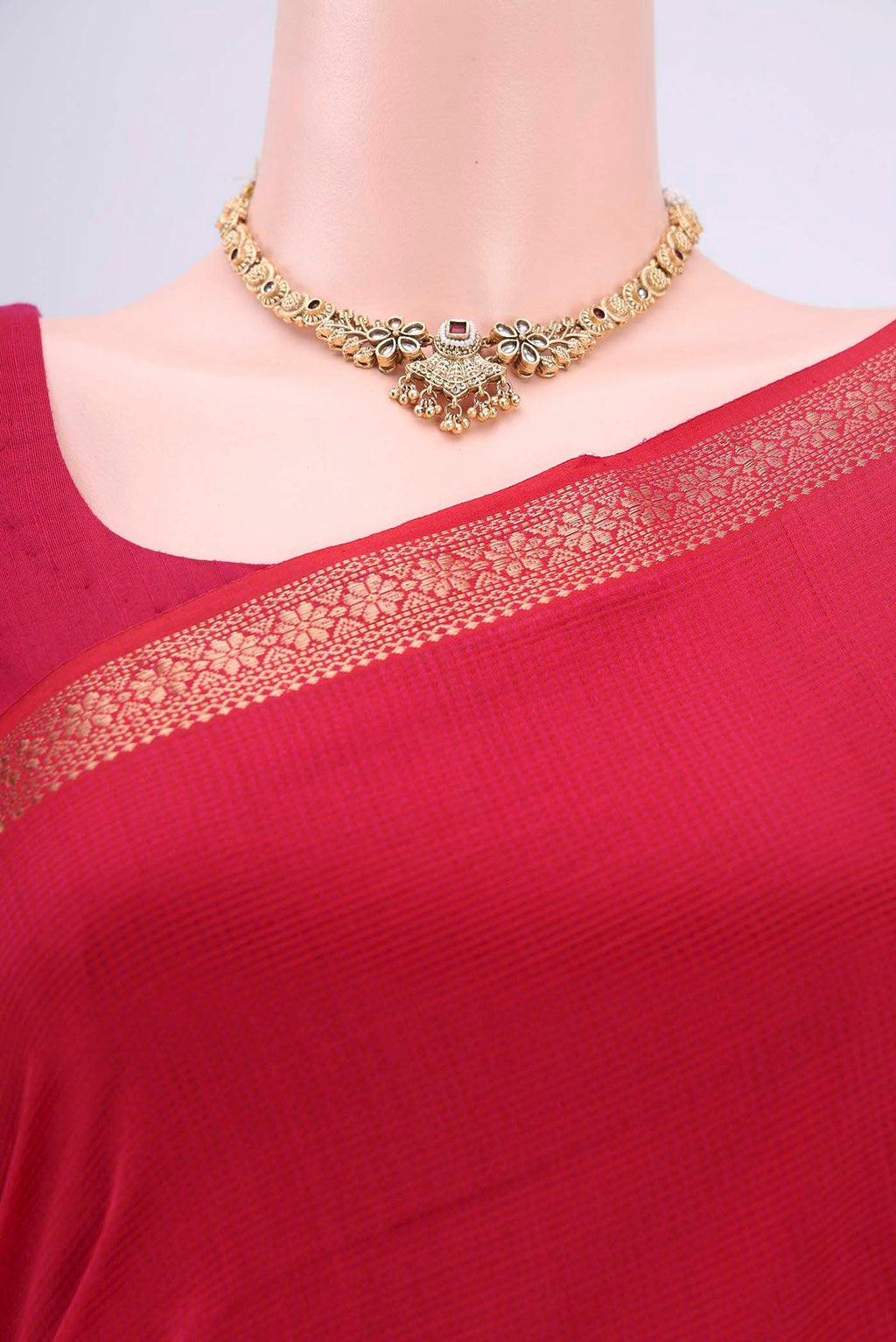 Border image of Maroon Maheshwari Silk Cotton Saree with Plain Body and Zari Border. 