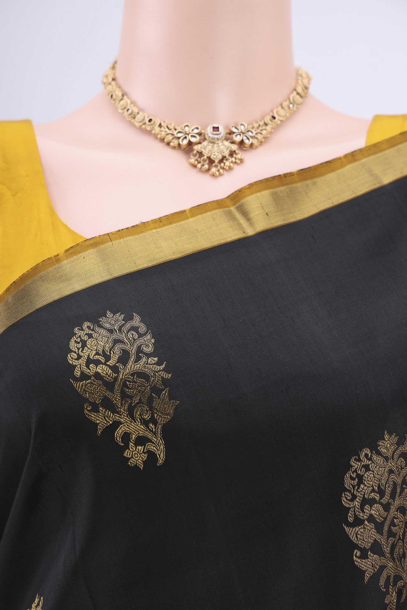 Border image of Black Dual Tone Kanchipuram Silk Saree with Zari Butta on the body and Zari Border. 