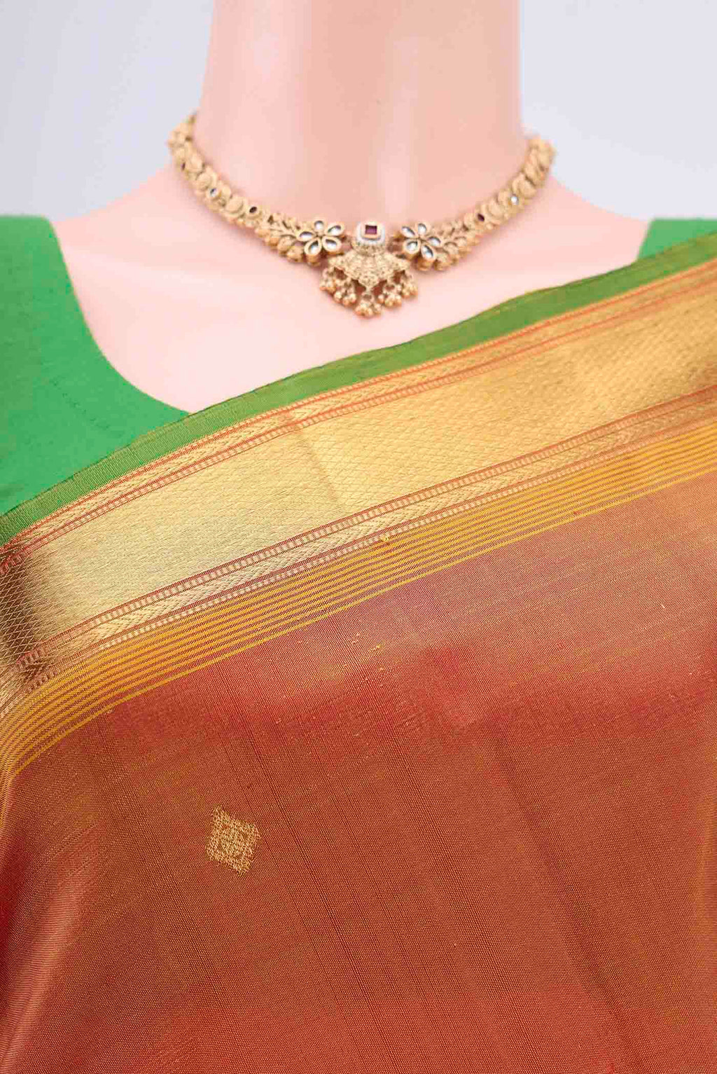 Border image of Blue with Green Dual Tone Kanjivaram Silk Saree with Zari Butta on the body and Zari Border. 