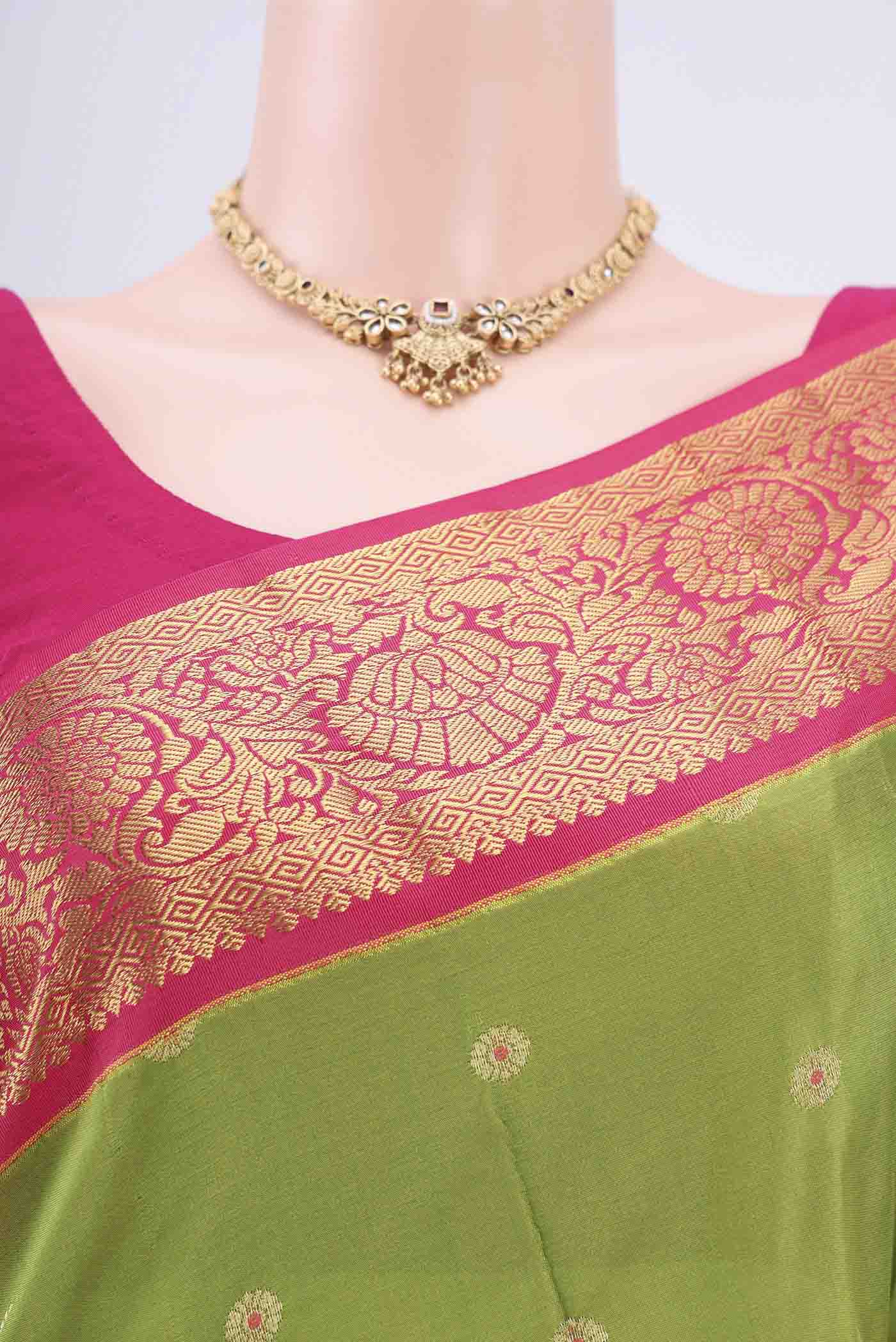 Border image of Parrot Green Blended Bangalore Silk Saree with Zari And Thread Butta on the body and Zari Border. 