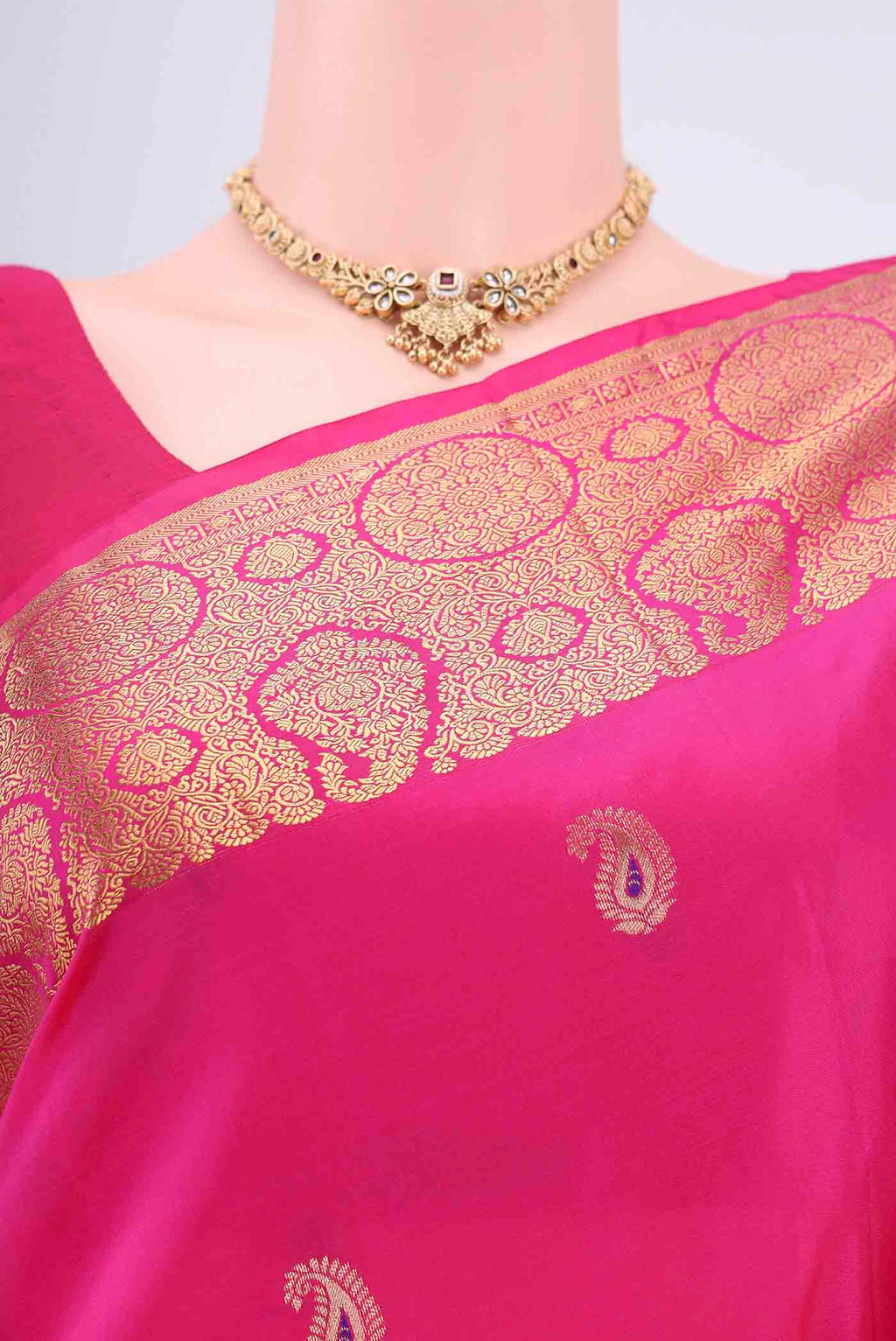 Border image of Rani Pink Blended Bangalore Silk Saree with Zari Butta on the body and Zari Border. 