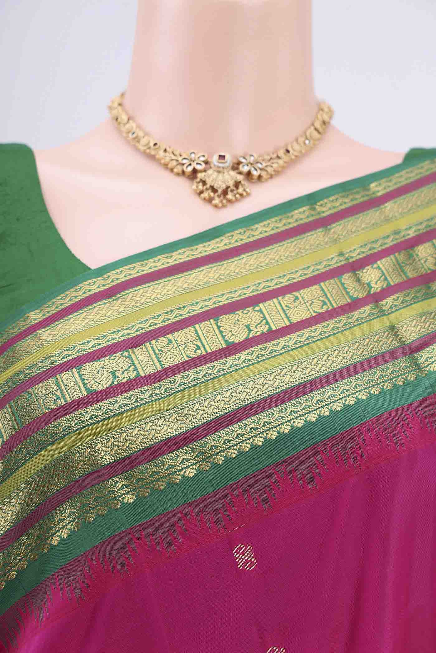 Border image of Rani Pink Blended Bangalore Silk Saree with Zari Butta on the body and Zari Border. 