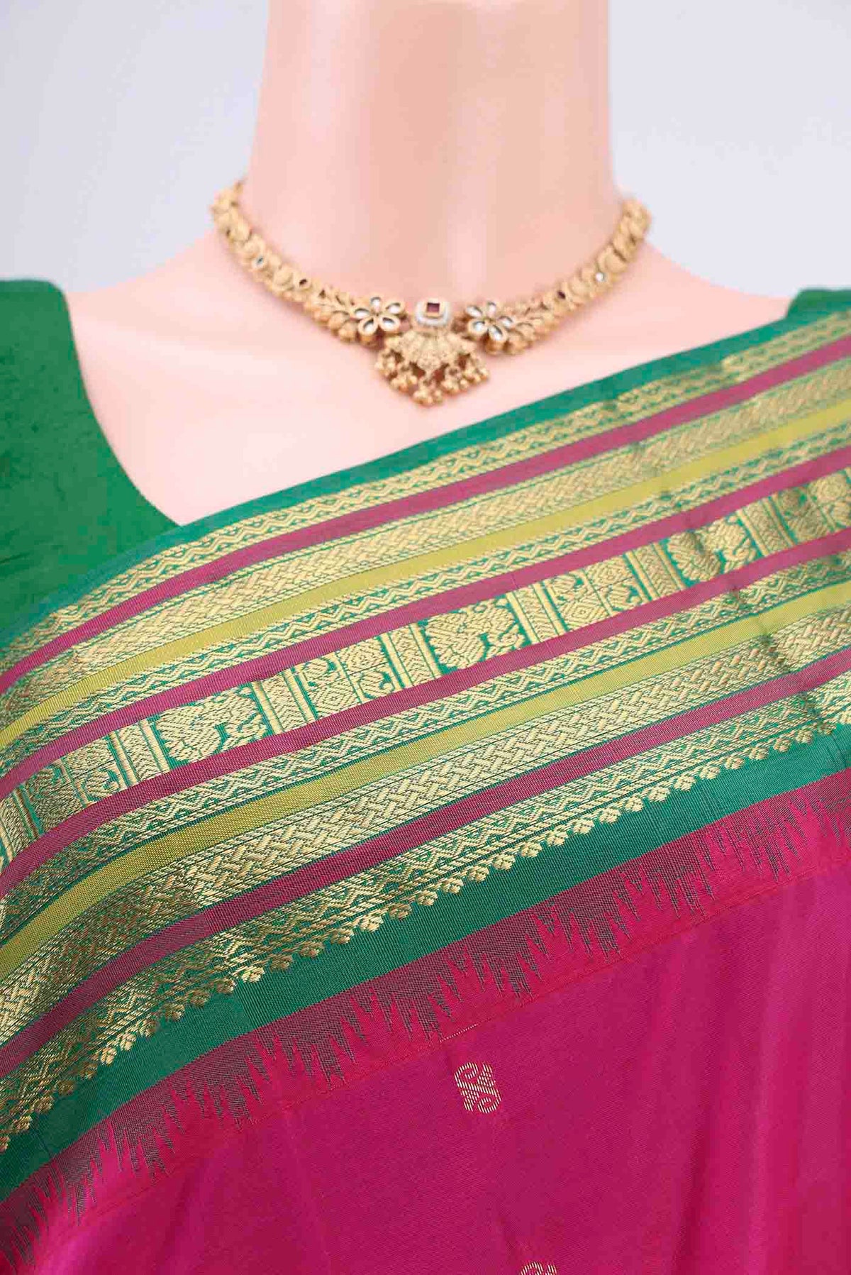 Border image of Rani Pink Blended Bangalore Silk Saree with Zari Butta on the body and Zari Border. 