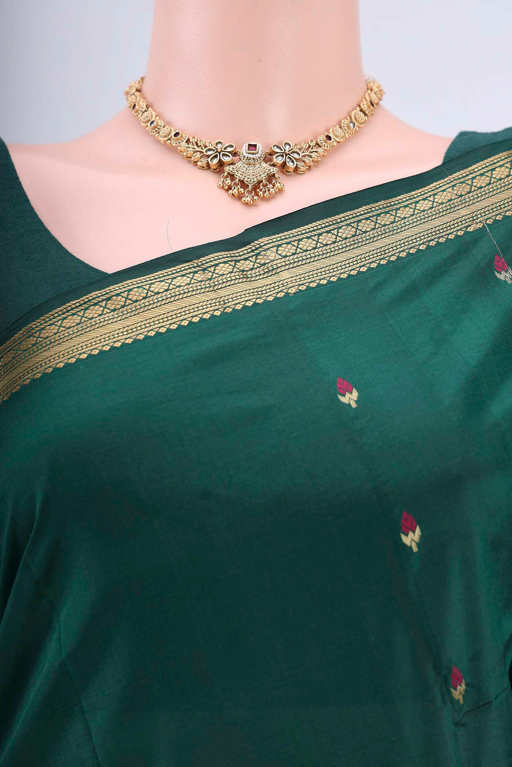 Border image of Bottle Green Blended Bangalore Silk Saree with Zari And Thread Butta on the body and Zari Border. 