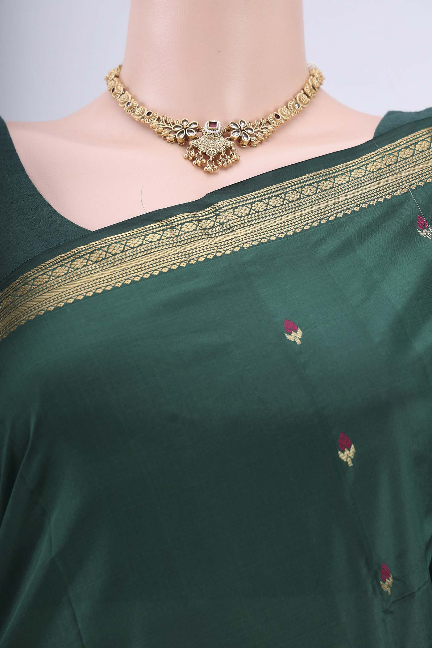 Border image of Bottle Green Blended Bangalore Silk Saree with Zari And Thread Butta on the body and Zari Border. 