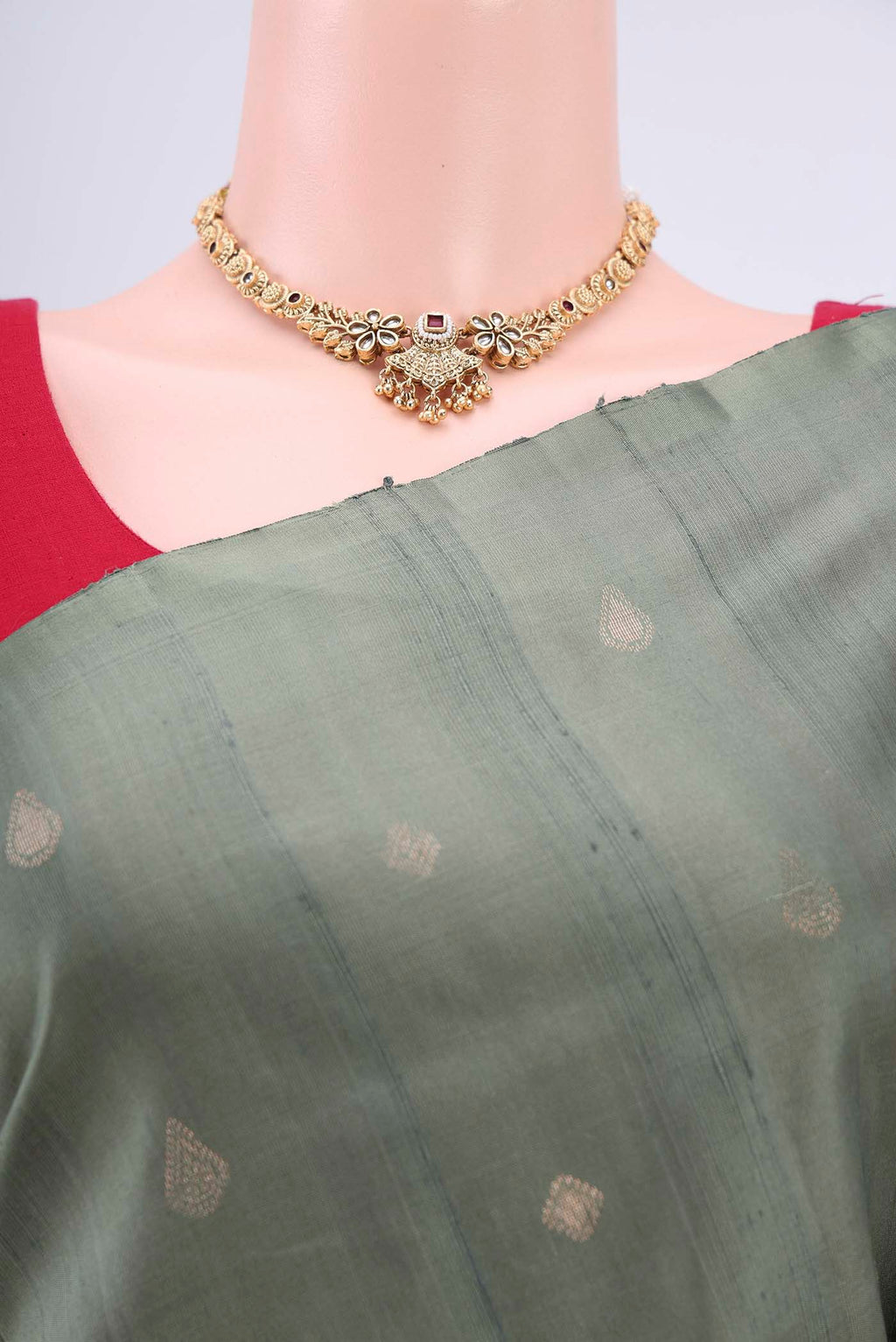 Border image of Pista Green Soft Silk Saree with Zari Butta on the body and Zari Border. 