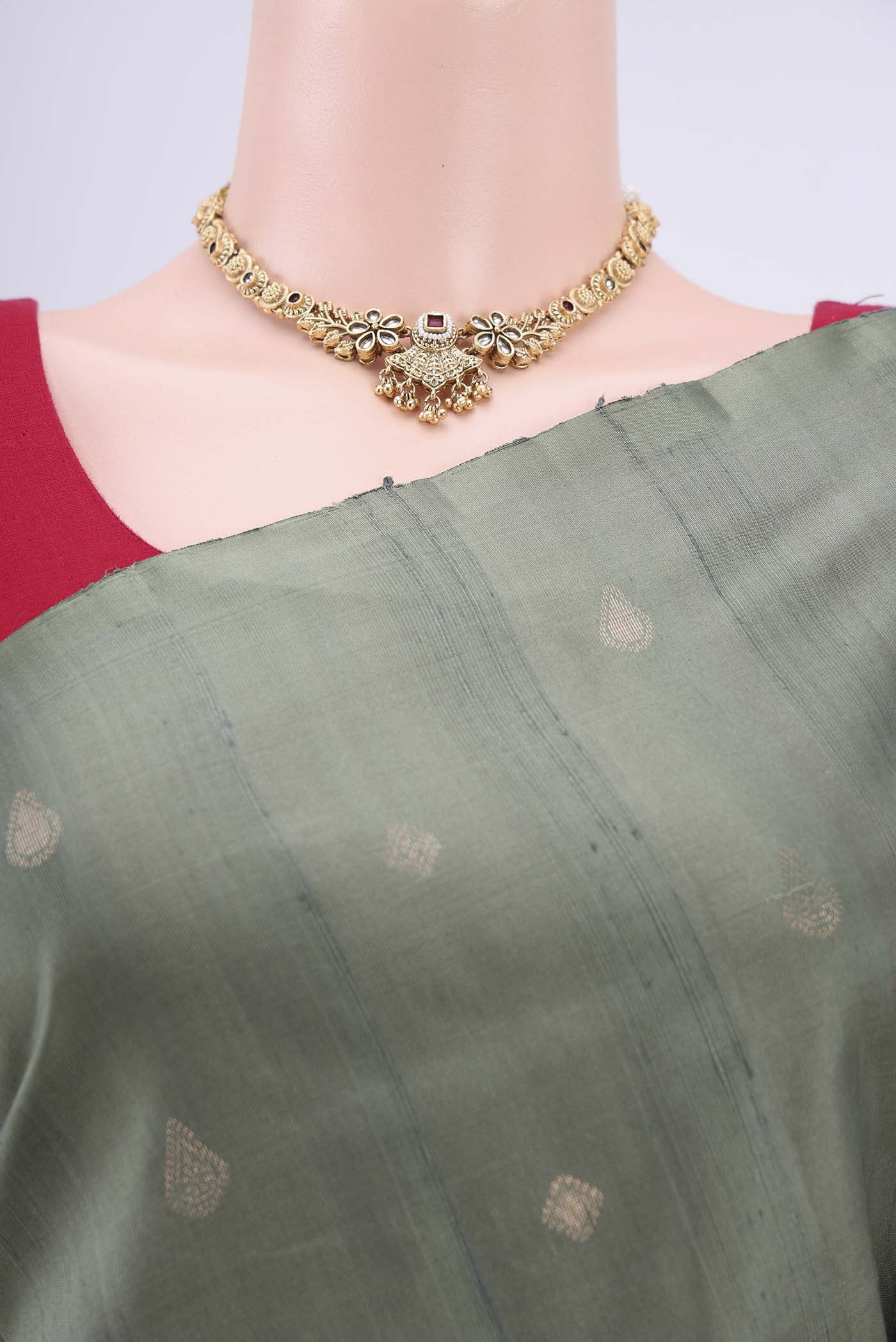 Border image of Pista Green Soft Silk Saree with Zari Butta on the body and Zari Border. 