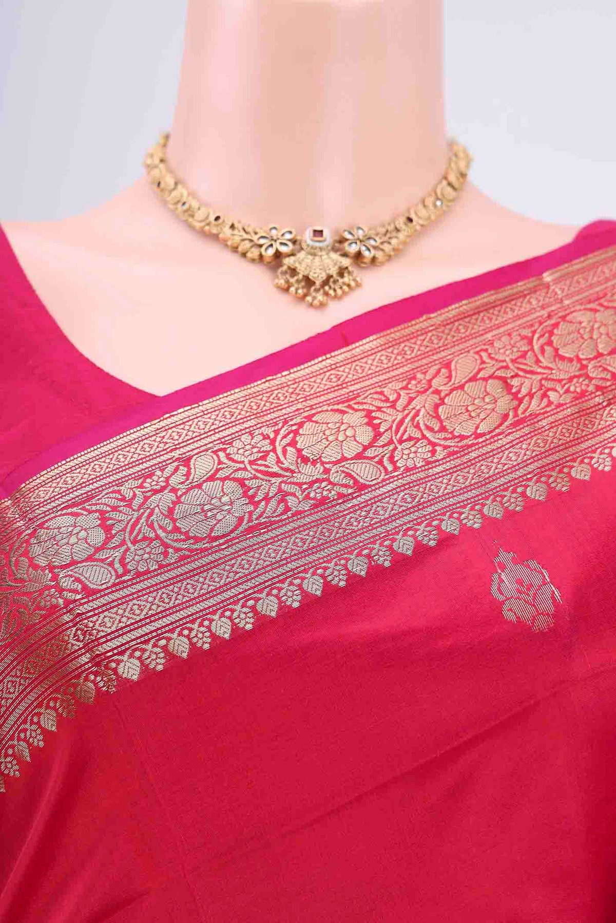 Border image of Dark Pink Banarasi Katan Silk Saree with Zari Butta on the body and Zari Border. 