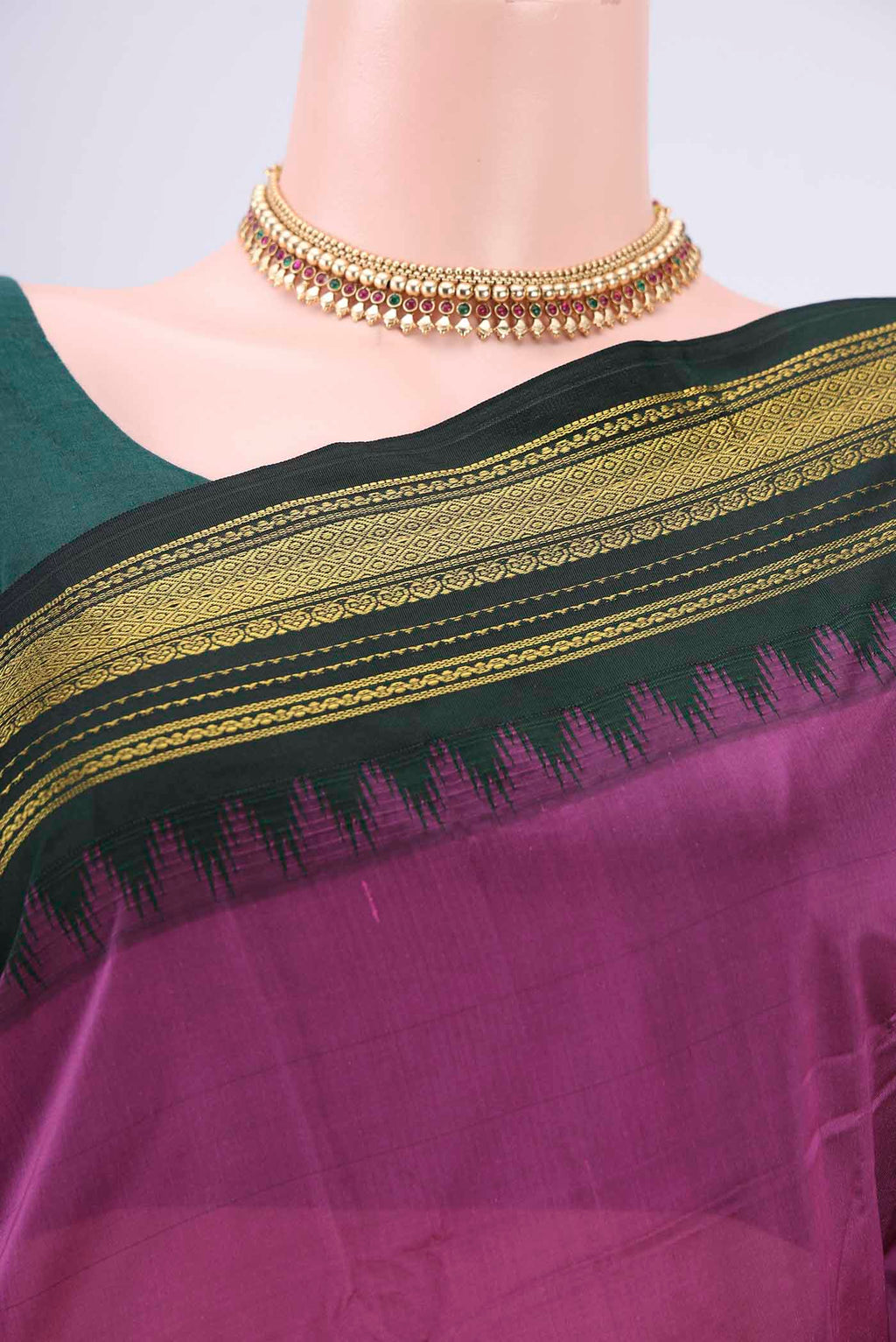 Border image of Light Magenta Blended Bangalore Silk Saree with Plain Body and Temple Border. 