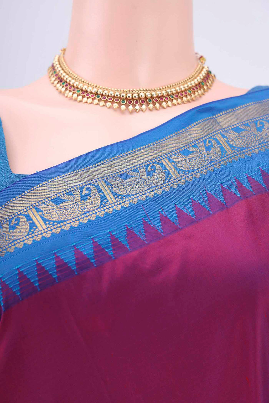 Border image of Magenta Bangalore Silk Saree with Plain Body and Zari Border. 