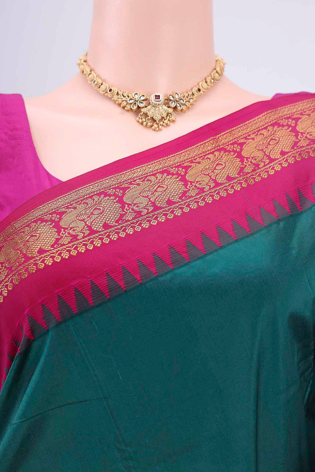 Border image of Sea Green Bangalore Silk Saree with Plain Body and Zari Border. 