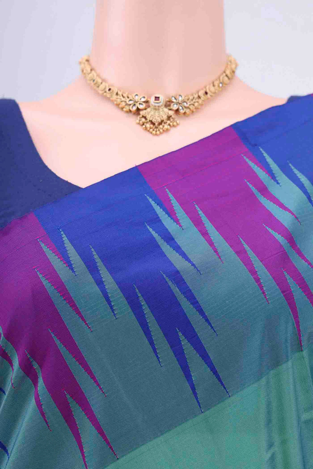 Border image of Sea Green Bangalore Silk Saree with Plain Body and Temple Border. 