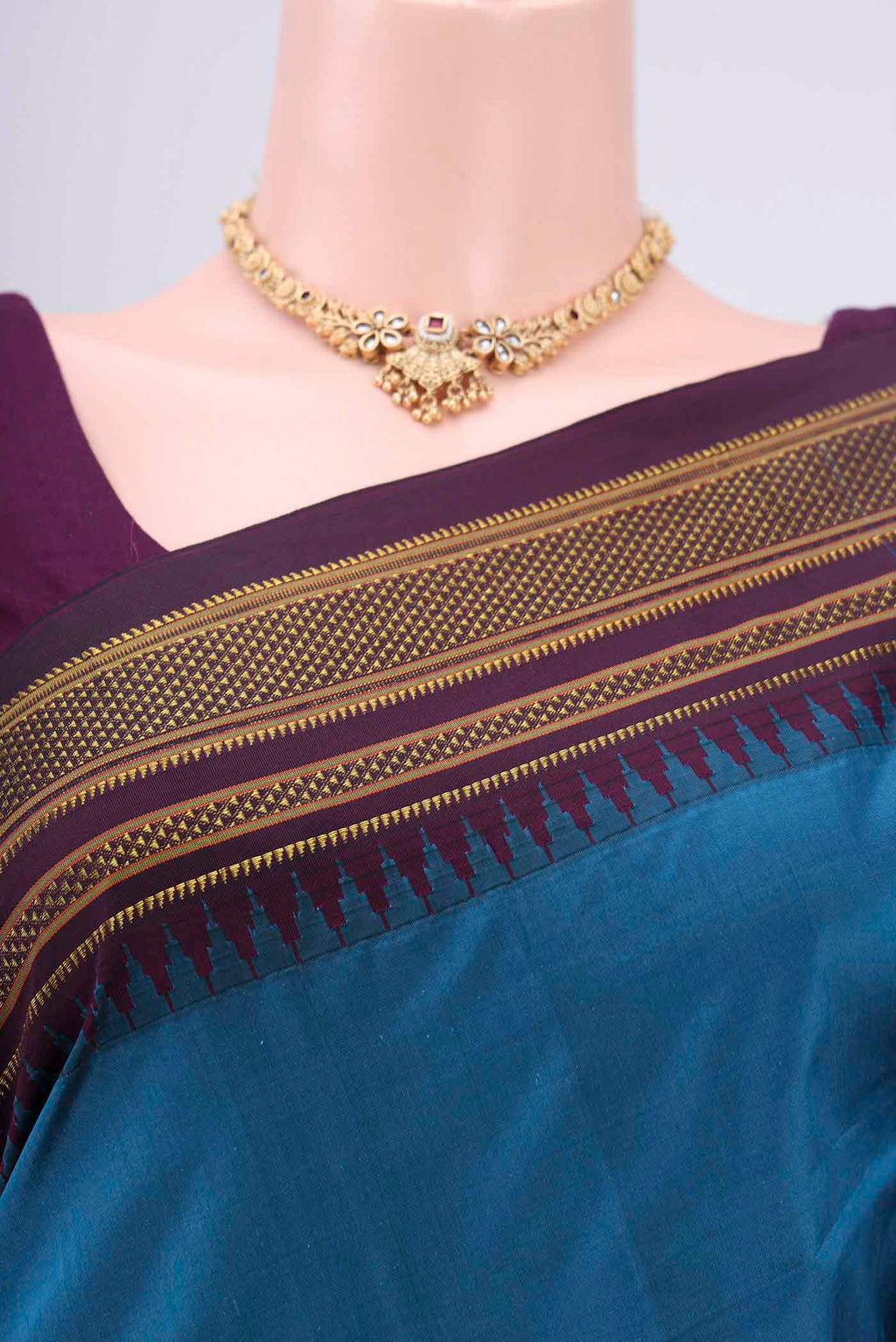 Border image of Blue Bangalore Silk Saree with Plain Body and Zari Border. 
