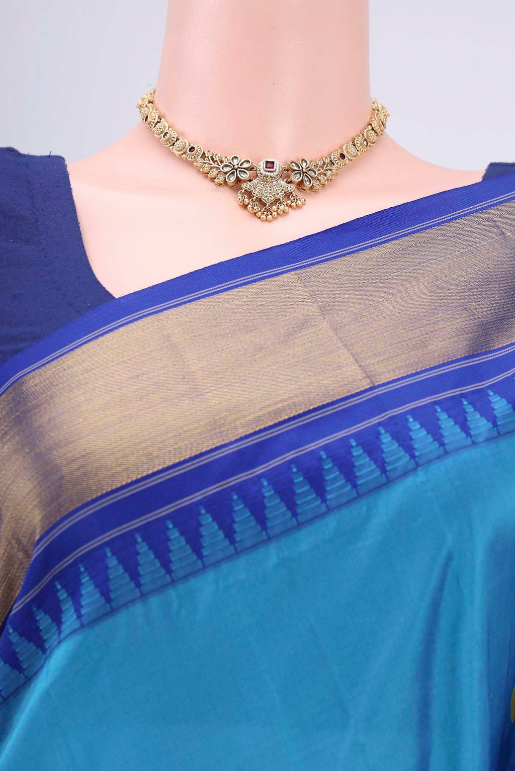 Border image of Blue Bangalore Silk Saree with Zari Butta on the body and Zari Border. 