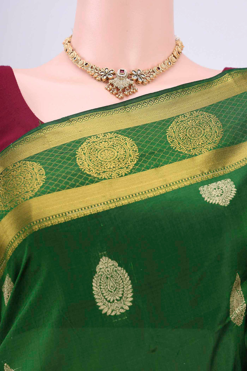 Border image of Bottle Green Bangalore Silk Saree with Zari Butta on the body and Zari Border. 