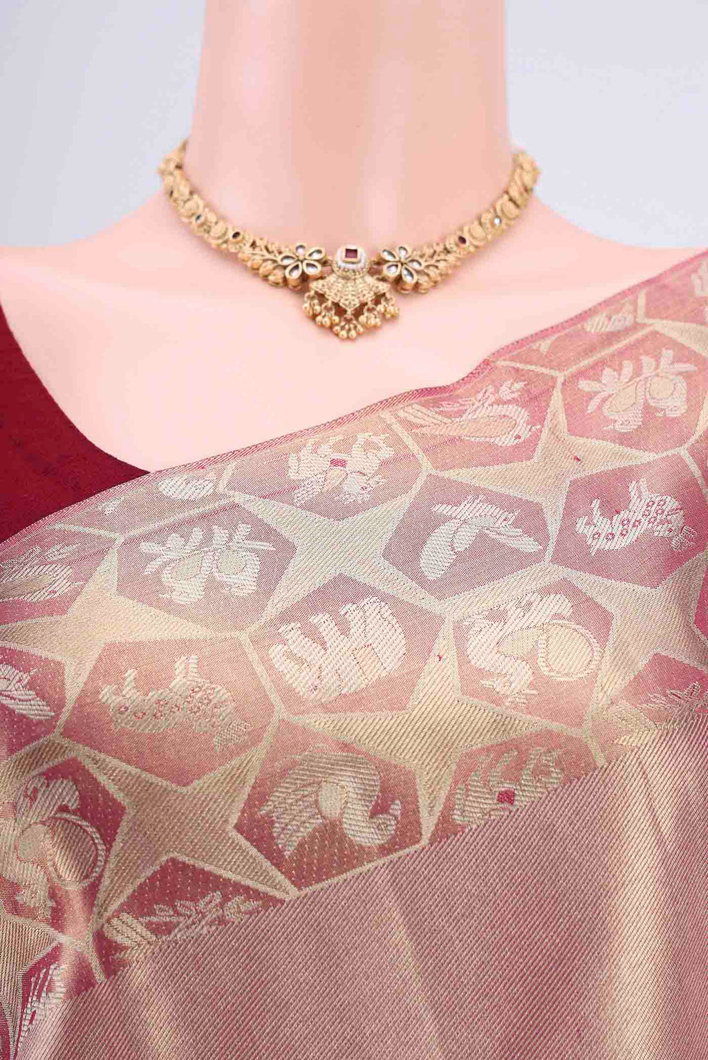 Border image of Gold with Red Dual Tone Kanjivaram Tissue Silk Saree with Zari Brocade on the body and Zari Border. 