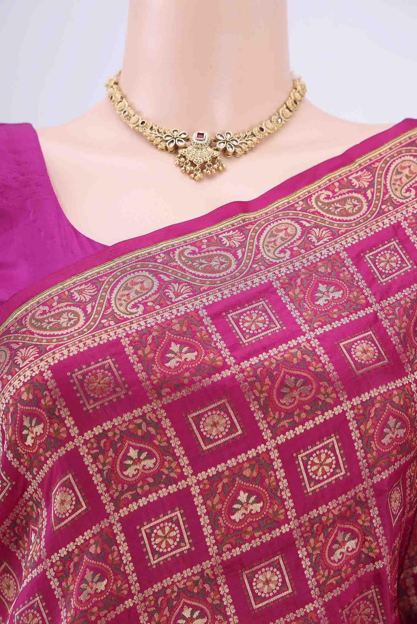 Border image of Rani Pink Banarasi Jamavar Saree with Checked design on the body and Zari Border. 