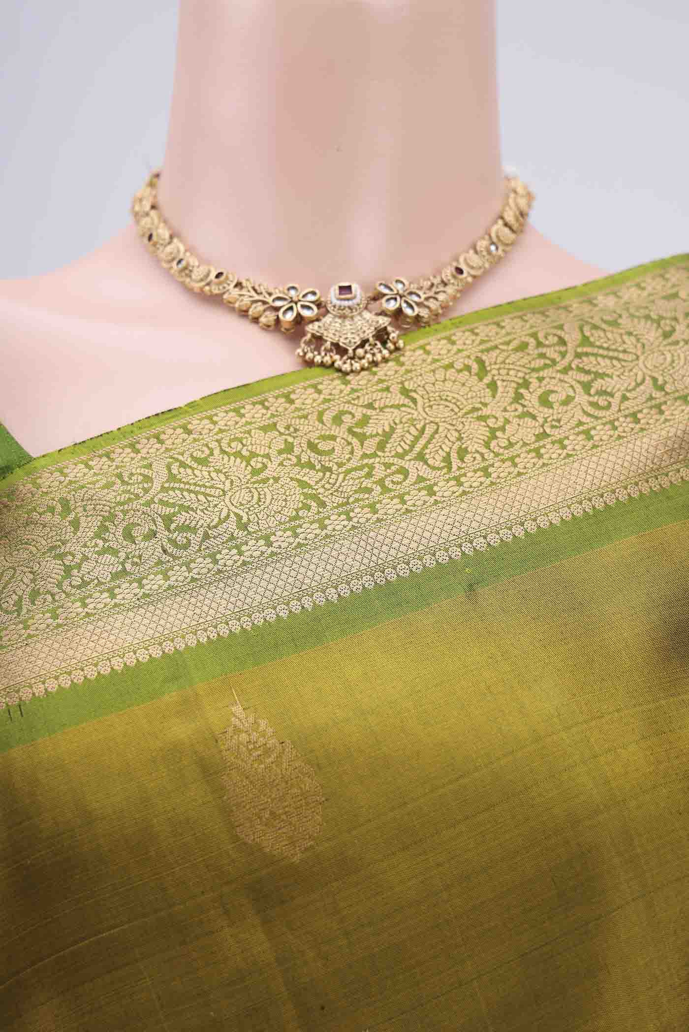 Border image of Mehandi Green Bangalore Silk Saree with Zari Butta on the body and Zari Border. 