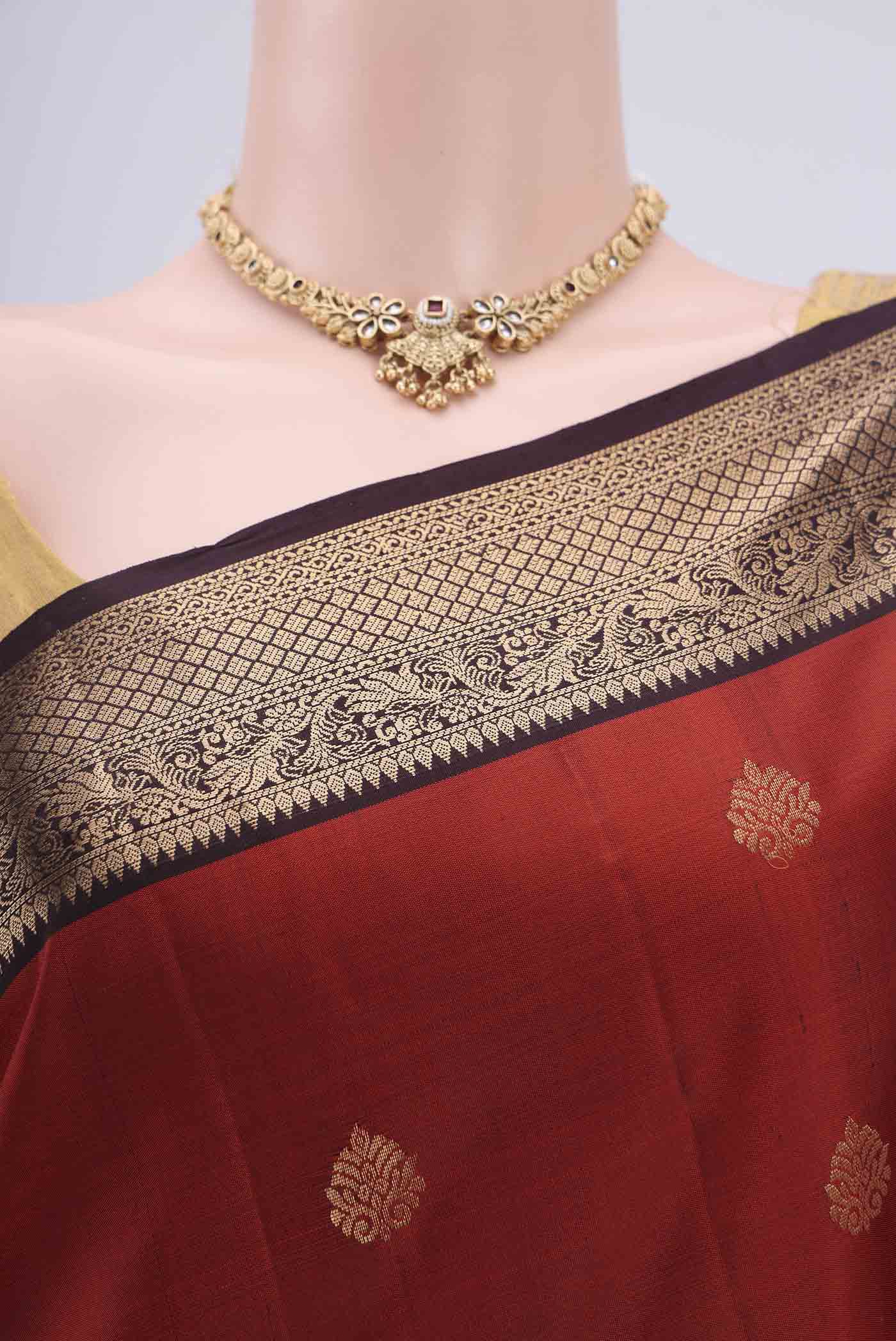 Border image of Brick Orange Bangalore Silk Saree with Zari Butta on the body and Zari Border. 