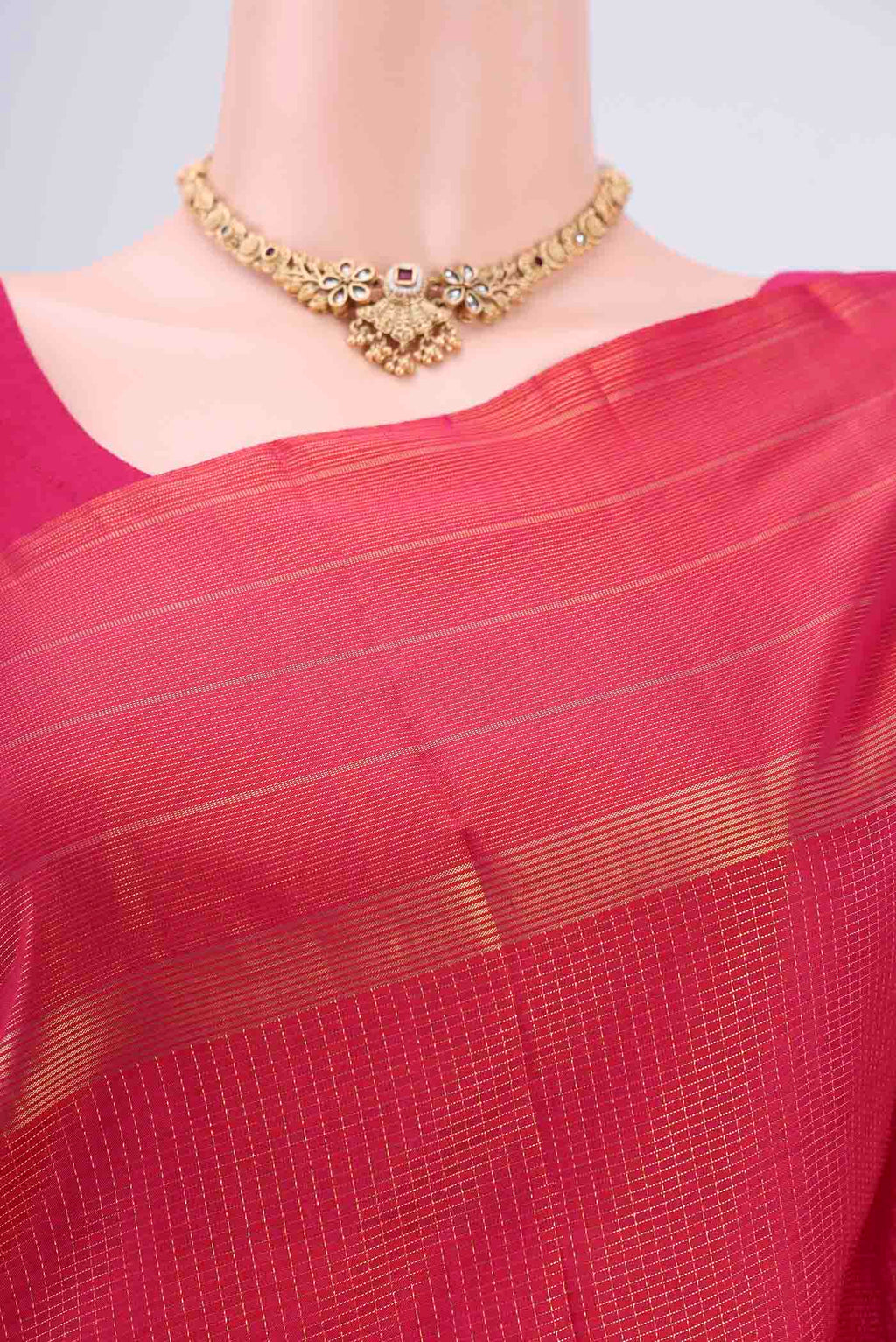 Border image of Dark Pink Dual Tone Kanchipuram Silk Saree with Checked design on the body and Zari Border. 