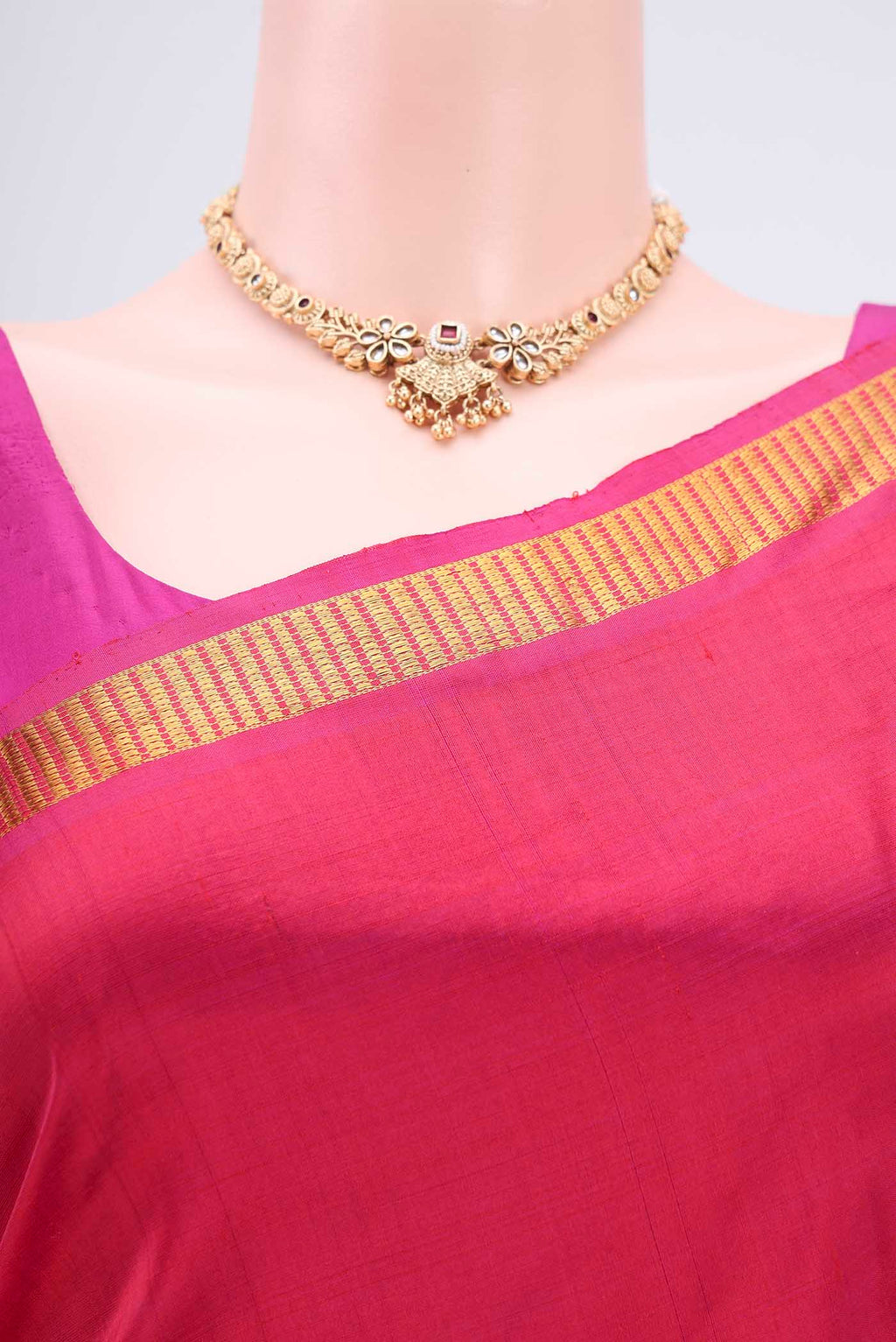 Border image of Dark Pink Kanchipuram Silk Saree with Plain Body and Zari Border. 